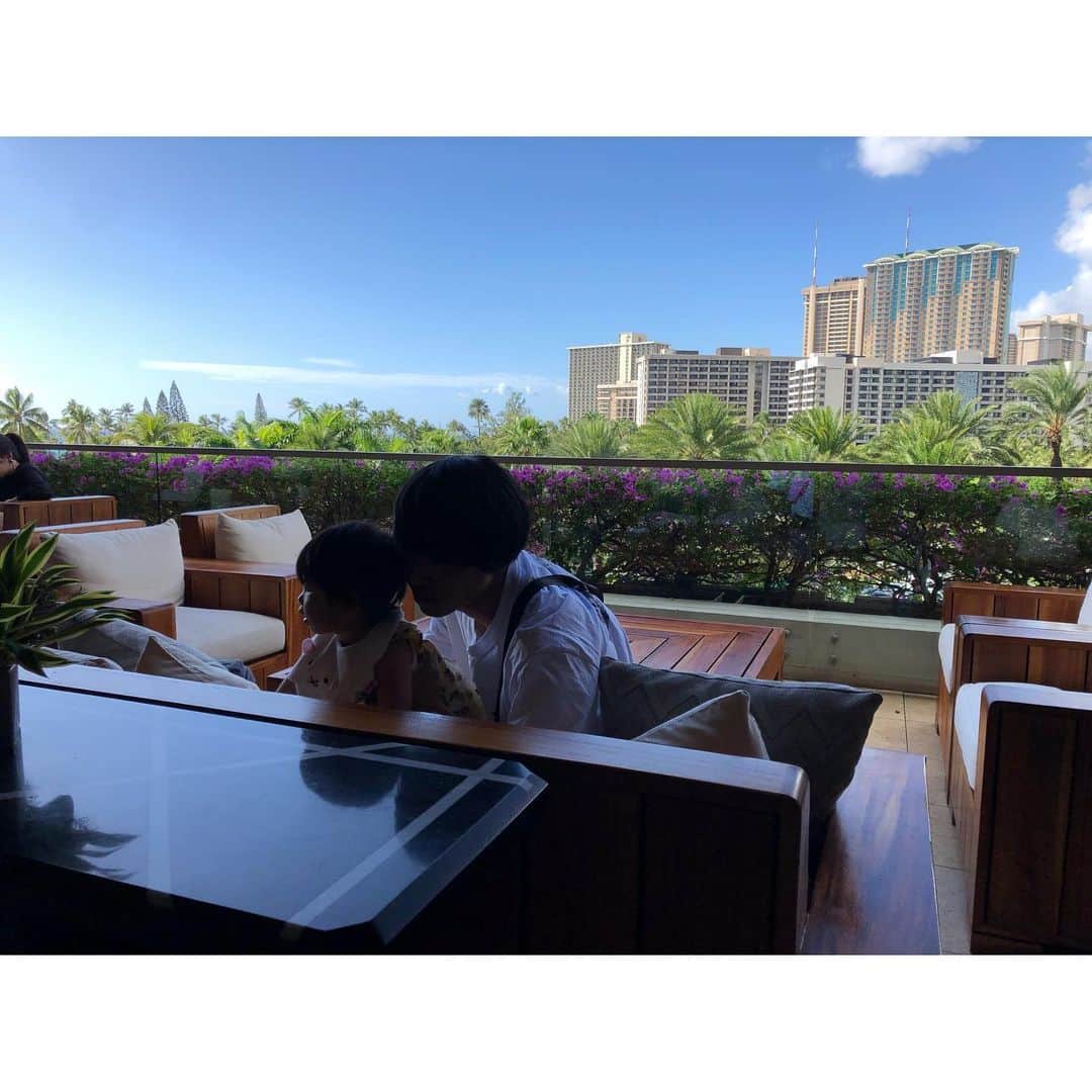 のインスタグラム：「オフ シーズンが終わり、家族と一緒にのんびりしたオフを過ごしております。 子どもの成長には毎日驚かされます。 最近はあるある探検隊の西川くんのような気絶する芸を覚えました。 すくすくと大きくなってほしいけど、すぐには大きくなってほしくないな〜。 #オフ #のんびりと過ごしています #インスタの更新率悪め #来年はじゃんじゃん更新 #したい #今年もあと少し  #みなさん良いお年を」