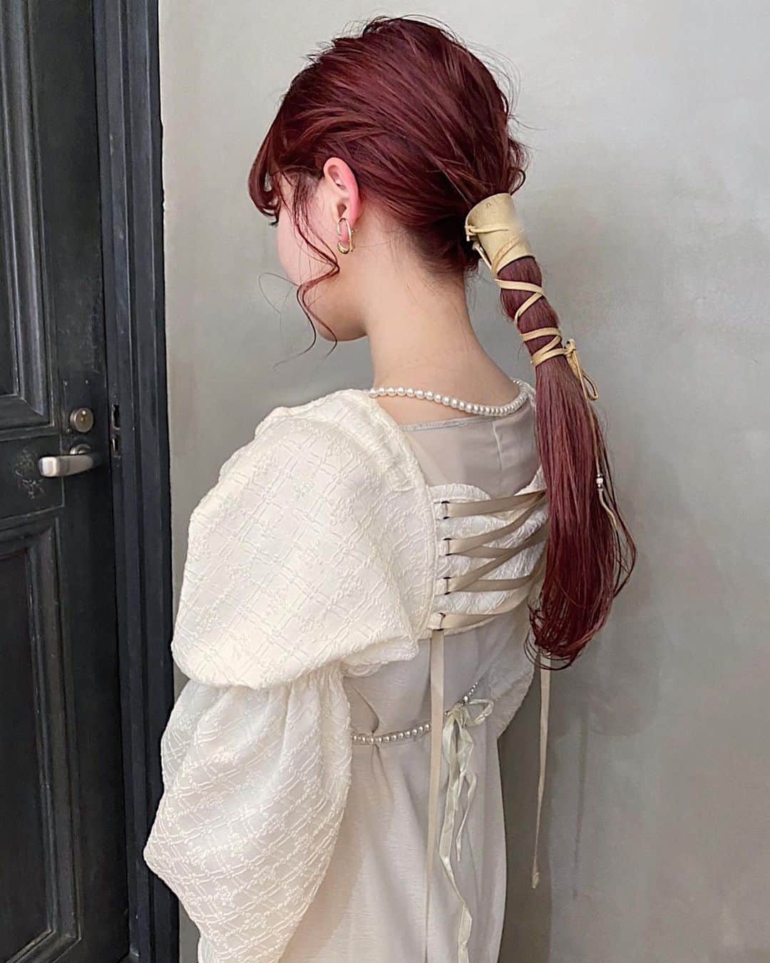きたかぜあすかさんのインスタグラム写真 - (きたかぜあすかInstagram)「ㅤㅤㅤㅤㅤㅤㅤㅤㅤㅤㅤㅤㅤ ㅤㅤㅤㅤㅤㅤㅤㅤㅤㅤㅤㅤㅤ カラー納め♡ ㅤㅤㅤㅤㅤㅤㅤㅤㅤㅤㅤㅤㅤ @atoro.jp  @akane_sen_jp  ㅤㅤㅤㅤㅤㅤㅤㅤㅤㅤㅤㅤㅤ pinkっぽい赤💋 いつも、カラーもアレンジも ほんとにかわいいです♡ ㅤㅤㅤㅤㅤㅤㅤㅤㅤㅤㅤㅤㅤㅤㅤㅤㅤㅤㅤㅤㅤㅤㅤㅤㅤㅤ  #atoro  #mashugroup  #hairarrange #asucode」12月29日 20時23分 - asukaa02