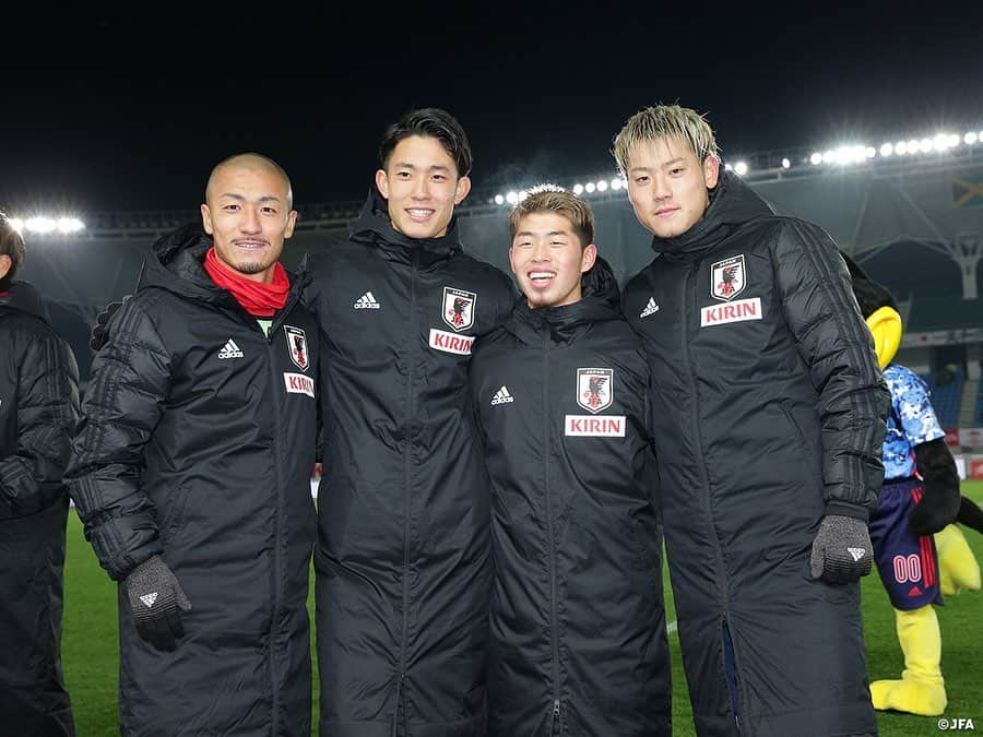 日本サッカー協会さんのインスタグラム写真 - (日本サッカー協会Instagram)「📸Match photos⑤｜#U22日本代表、試合終了後のショット！ ・ ⚽5' #中山雄太 選手（#PECズヴォレ ） ⚽16'#旗手怜央 選手（#順天堂大 ） ⚽17'#前田大然 選手（#CSマリティモ ） ⚽19' #旗手怜央(#順天堂大 ) ⚽28' #安部裕葵 選手（#FCバルセロナ ） ⚽51' #東俊希 選手（#サンフレッチェ広島 ） ⚽82' #一美和成（#京都サンガFC ） ⚽88' #三笘薫 （#筑波大 ） ⚽90+5' #岩崎悠人 （#北海道コンサドーレ札幌 ） ・ キリンチャレンジカップ2019 🇯🇵U-22日本代表 9-0 U-22ジャマイカ代表🇯🇲 ・ 📅12/28(土) 19:20KO 📍トランスコスモススタジアム長崎 👉大会情報はJFA.jpへ ・ #jfa #daihyo #キリチャレの日」12月29日 20時21分 - japanfootballassociation