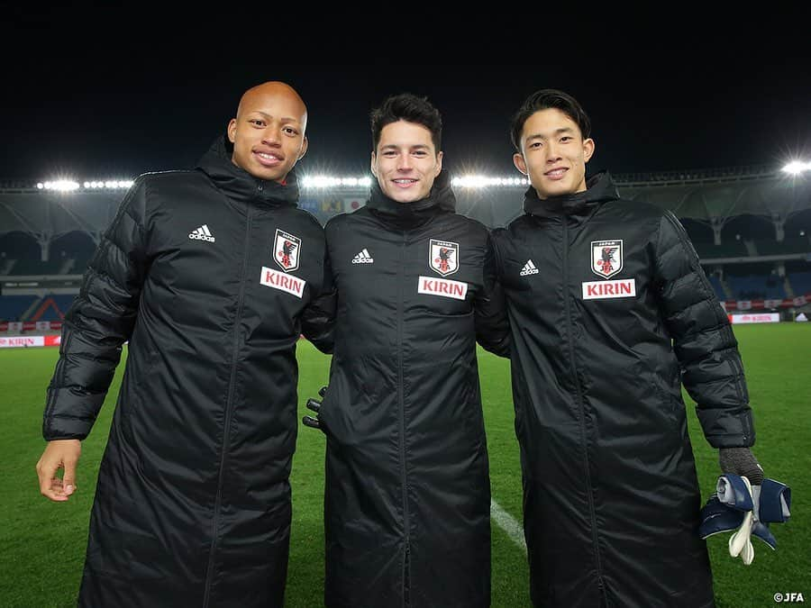 日本サッカー協会さんのインスタグラム写真 - (日本サッカー協会Instagram)「📸Match photos⑤｜#U22日本代表、試合終了後のショット！ ・ ⚽5' #中山雄太 選手（#PECズヴォレ ） ⚽16'#旗手怜央 選手（#順天堂大 ） ⚽17'#前田大然 選手（#CSマリティモ ） ⚽19' #旗手怜央(#順天堂大 ) ⚽28' #安部裕葵 選手（#FCバルセロナ ） ⚽51' #東俊希 選手（#サンフレッチェ広島 ） ⚽82' #一美和成（#京都サンガFC ） ⚽88' #三笘薫 （#筑波大 ） ⚽90+5' #岩崎悠人 （#北海道コンサドーレ札幌 ） ・ キリンチャレンジカップ2019 🇯🇵U-22日本代表 9-0 U-22ジャマイカ代表🇯🇲 ・ 📅12/28(土) 19:20KO 📍トランスコスモススタジアム長崎 👉大会情報はJFA.jpへ ・ #jfa #daihyo #キリチャレの日」12月29日 20時21分 - japanfootballassociation