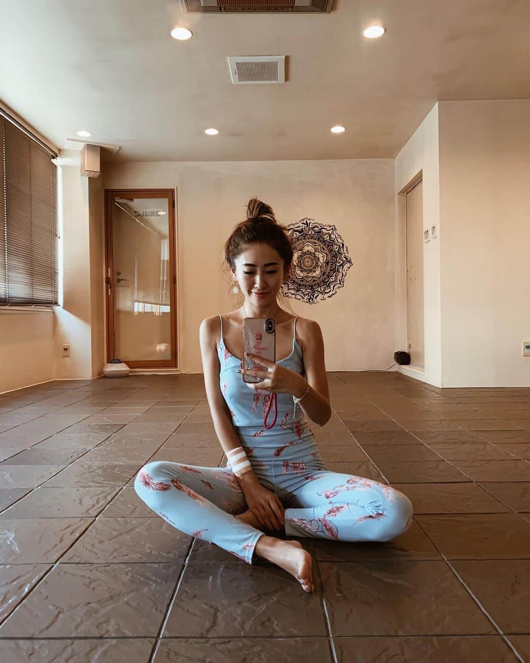 esutoreja_risaribonさんのインスタグラム写真 - (esutoreja_risaribonInstagram)「今年最後のyogaができて幸せでした‼️ @yoga_simple に出会い私は幸せです‼︎ とてもアットホームでスタッフさんもみんな優しくて気持ちいい溶岩ヨガ‼︎ 2020年も @yoga_simple をよろしくお願いします。 . #simple#溶岩ヨガ#渋谷#2020#2019#yoga」12月29日 20時26分 - esutoreja_risaribon