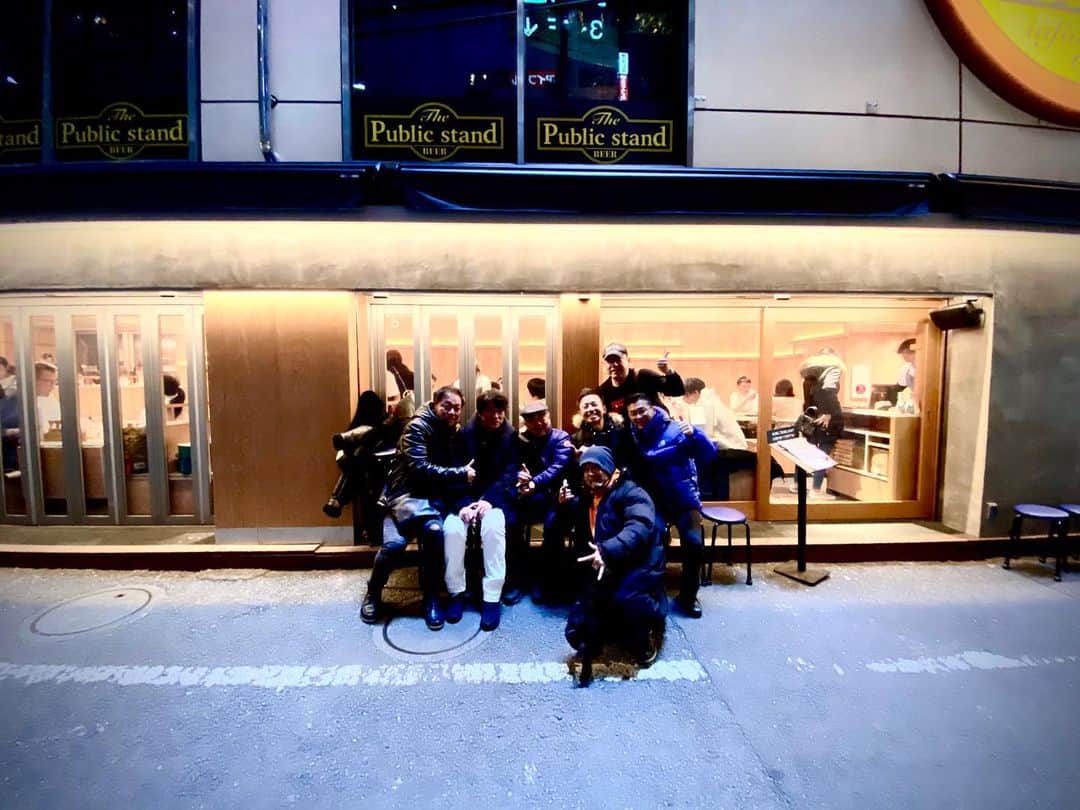 GAKU-MCのインスタグラム：「高校の同窓会。担任の先生がサプライズ登場‼️30年ぶりなんですけど！お元気で何より‼️」