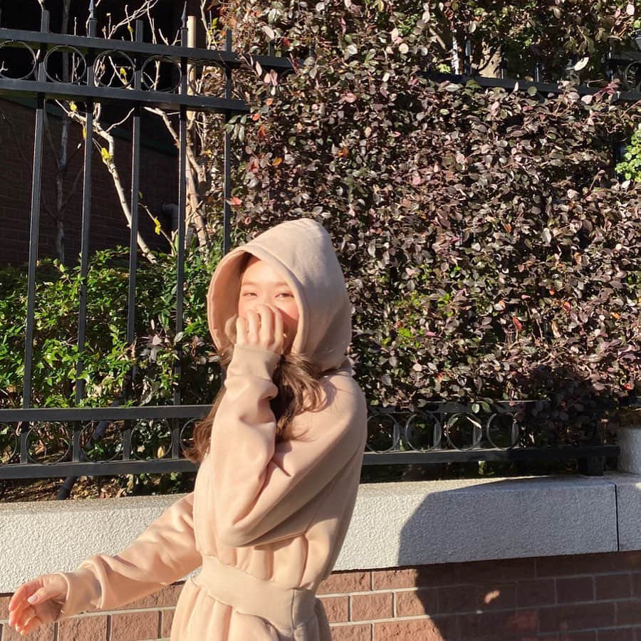 ひよんさんのインスタグラム写真 - (ひよんInstagram)「👗💋 ㅤㅤㅤㅤㅤㅤㅤㅤㅤㅤㅤㅤㅤ ひよんのお洋服ブランド @hiyonwear の新作が2020年1月10日から発売することに決まったよ😆💞 今回のお洋服も、 ●スタイルアップ ●体型カバー ●着やすい っていうのを重視していて、 その上で可愛くておしゃれなお洋服をセレクトしてみました❤️ 今日配信した #youtube に詳細が載ってるから是非チェックしていただけると嬉しいな〜😆💞 ㅤㅤㅤㅤㅤㅤㅤㅤㅤㅤㅤㅤㅤ 今回のお洋服もみんなに気に入ってもらえますように❤️ ㅤㅤㅤㅤㅤㅤㅤㅤㅤㅤㅤㅤㅤ #fashion #hiyon #ootd #coordinate #feeyong #패션 #패션스타그램 #오오티디 #데일리룩 #코디 #희영 #ファッション #コーデ #ひよん #ひよん服 #新作コーデ」12月29日 20時44分 - cchan_fee4