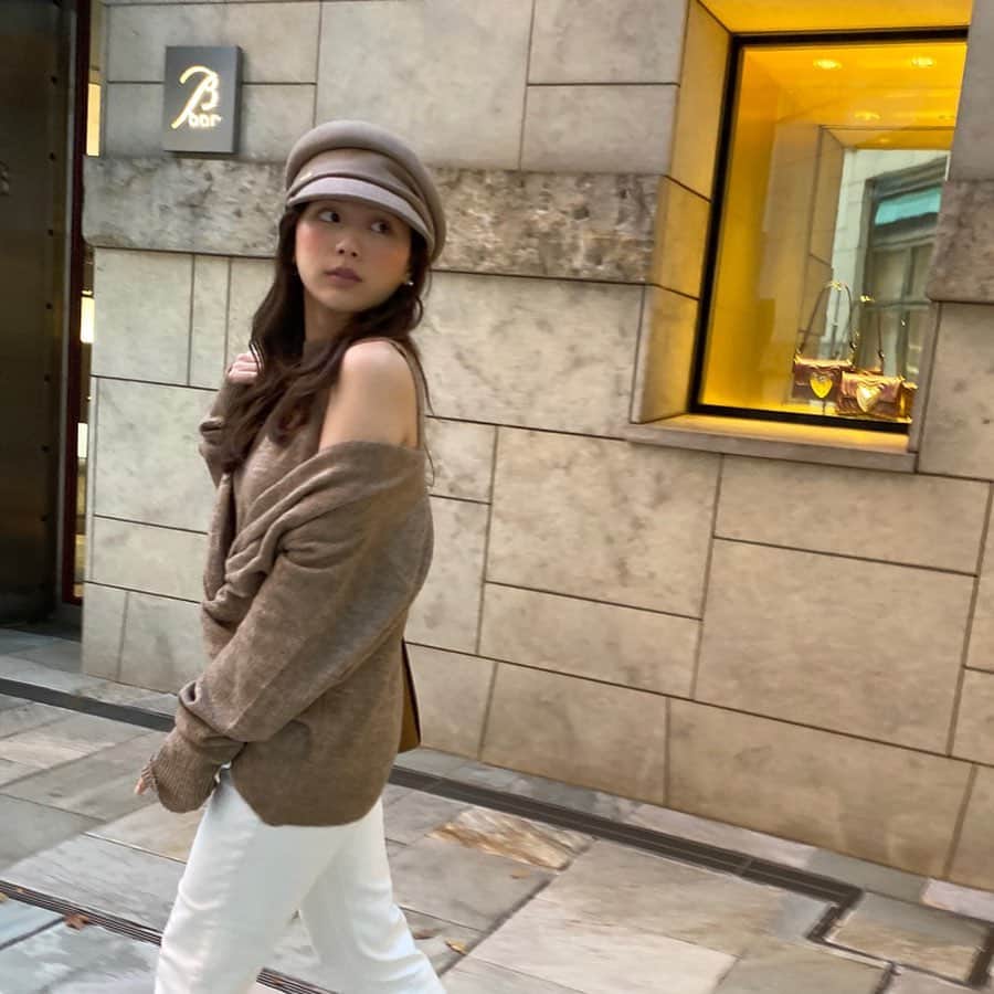 ひよんさんのインスタグラム写真 - (ひよんInstagram)「👗💋 ㅤㅤㅤㅤㅤㅤㅤㅤㅤㅤㅤㅤㅤ ひよんのお洋服ブランド @hiyonwear の新作が2020年1月10日から発売することに決まったよ😆💞 今回のお洋服も、 ●スタイルアップ ●体型カバー ●着やすい っていうのを重視していて、 その上で可愛くておしゃれなお洋服をセレクトしてみました❤️ 今日配信した #youtube に詳細が載ってるから是非チェックしていただけると嬉しいな〜😆💞 ㅤㅤㅤㅤㅤㅤㅤㅤㅤㅤㅤㅤㅤ 今回のお洋服もみんなに気に入ってもらえますように❤️ ㅤㅤㅤㅤㅤㅤㅤㅤㅤㅤㅤㅤㅤ #fashion #hiyon #ootd #coordinate #feeyong #패션 #패션스타그램 #오오티디 #데일리룩 #코디 #희영 #ファッション #コーデ #ひよん #ひよん服 #新作コーデ」12月29日 20時44分 - cchan_fee4