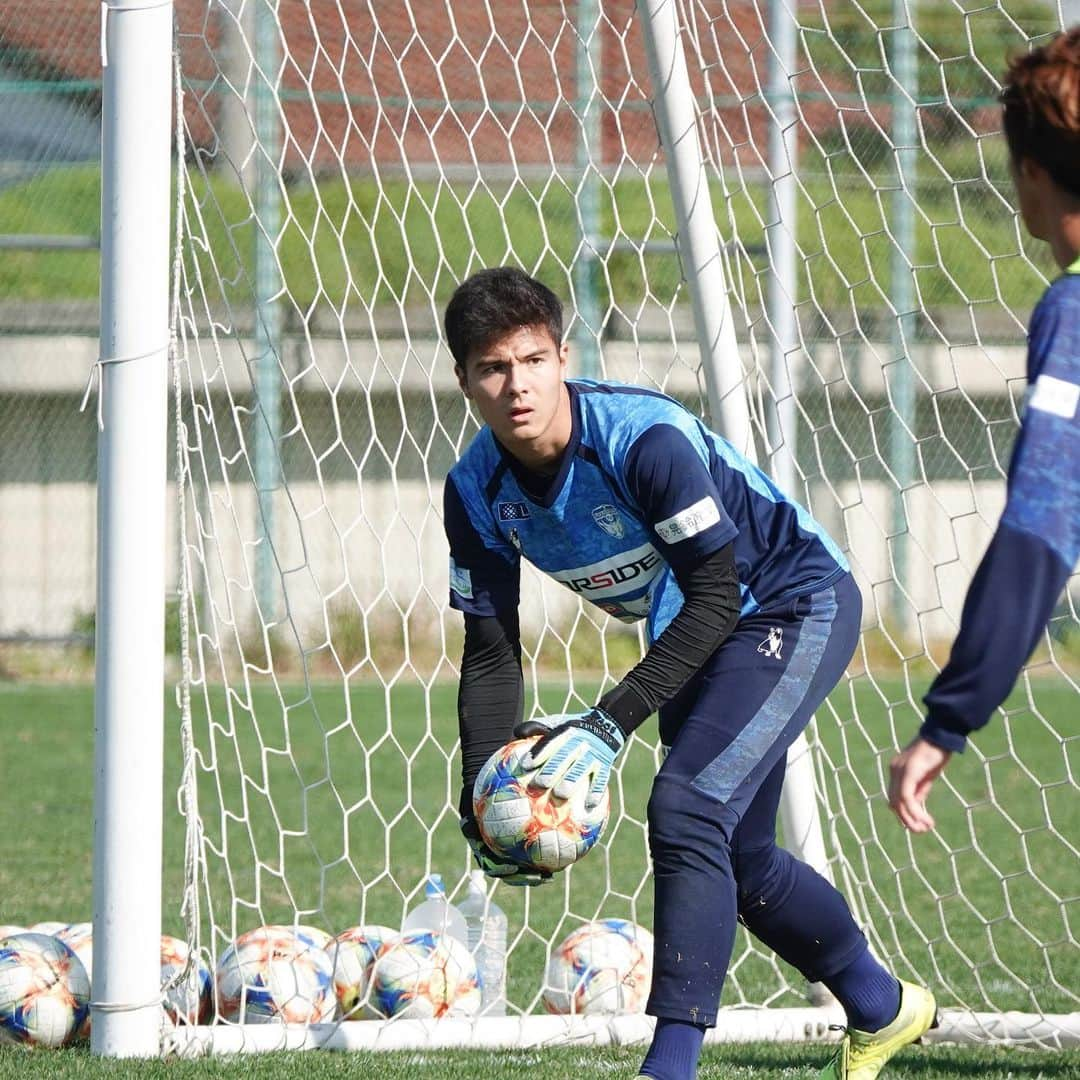 横浜FCさんのインスタグラム写真 - (横浜FCInstagram)「- 大内一生選手。 横浜FCでプレーしてくれてありがとう！ - #大内一生 #yokohamafc #横浜FC #HAMABLUE #HAMAPRIDE #jleague #YSCC横浜」12月29日 20時46分 - yokohamafc_official