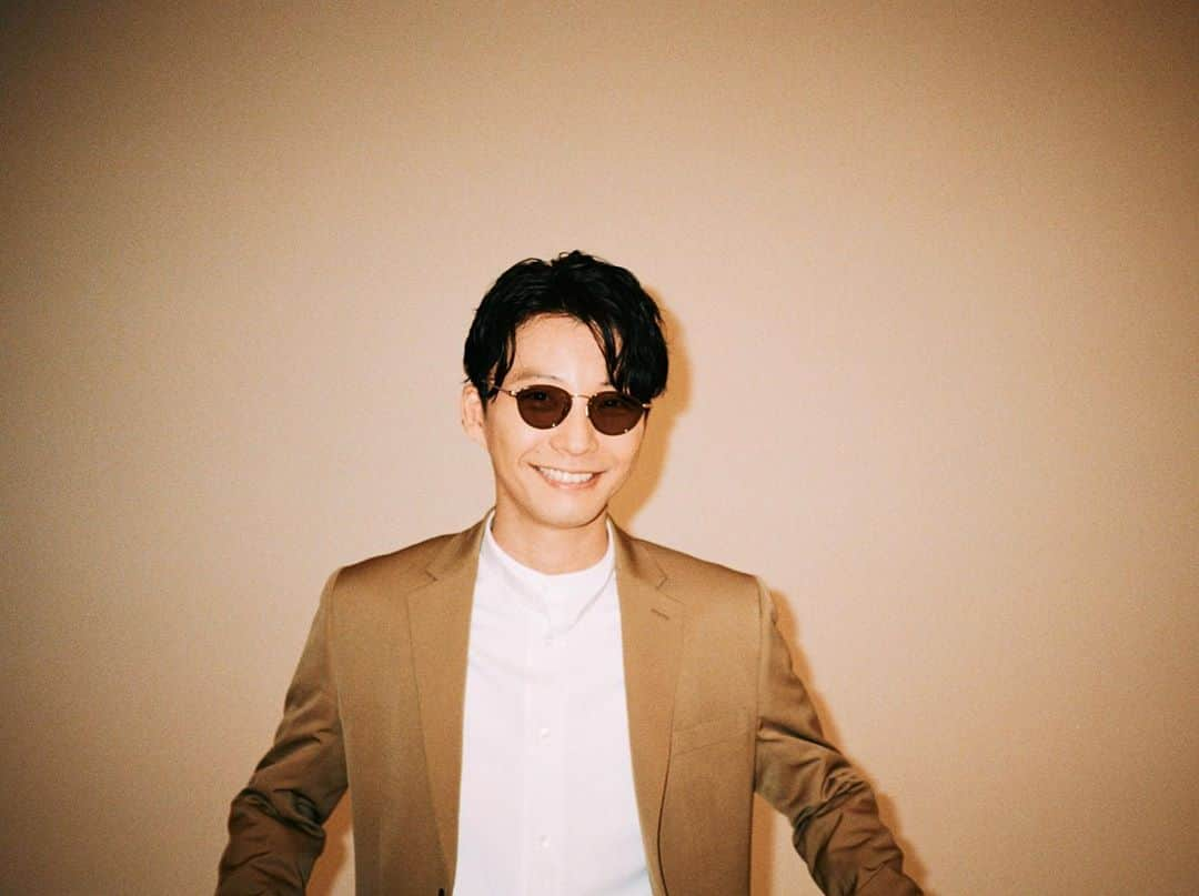 星野源さんのインスタグラム写真 - (星野源Instagram)「“Rolling Stone Japan” Behind The Scenes  #星野源 #GenHoshino」12月29日 20時51分 - iamgenhoshino