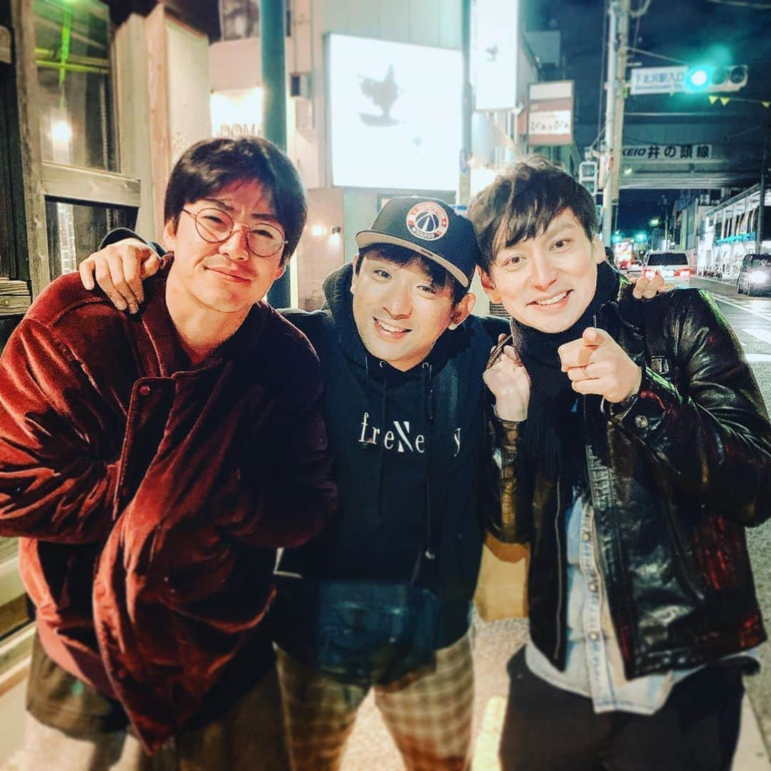 酒井健太さんのインスタグラム写真 - (酒井健太Instagram)「みんな元気、こちらからは以上です。  #大東駿介  #川久保拓司  #スマートモテリーマン講座  #おじさんになったり変わってなかったり」12月29日 12時09分 - kenta_sakai