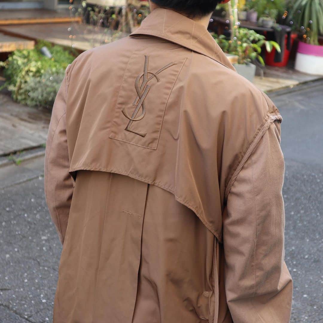 Vintage Brand Boutique AMOREさんのインスタグラム写真 - (Vintage Brand Boutique AMOREInstagram)「Yves Saint Laurent Trench Coat in size 48. Free Shipping Worldwide✈️ DM for more information ≫ ≫ ≫✉️ info@amorevintagetokyo.com  #ヴィンテージ #hermes #エルメス #ヴィンテージヴィトン #ヴィンテージブランドブティック #アモーレ #アモーレトーキョー #表参道 #青山 #東京 #hermes #vintage #vintage #amoretokyo #amorevintage #vintageshop  #amoregentleman #アモーレジェントルマン #ysl#yvessaintlaurent」12月29日 12時32分 - amore_tokyo