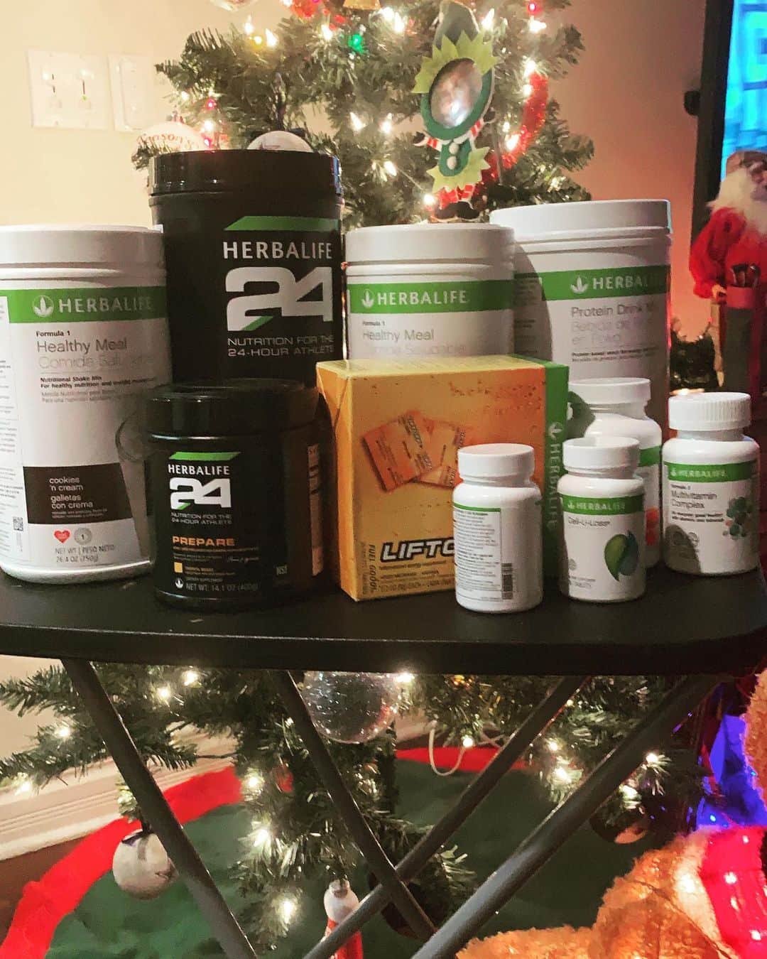 ジョッシュ・ヘンダーソンのインスタグラム：「Wanna thank my good bud @tattedprezzz for sending me this awesome care package of goodies for Christmas !! Can’t wait to help jump start my New Years health goals with these 🤗 If y’all ever need anything hit him up ! And I’m thinking bout ya sendin prayers ur way bud. Merry Christmas and have a safe new year everyone 🙏🏽☺️」