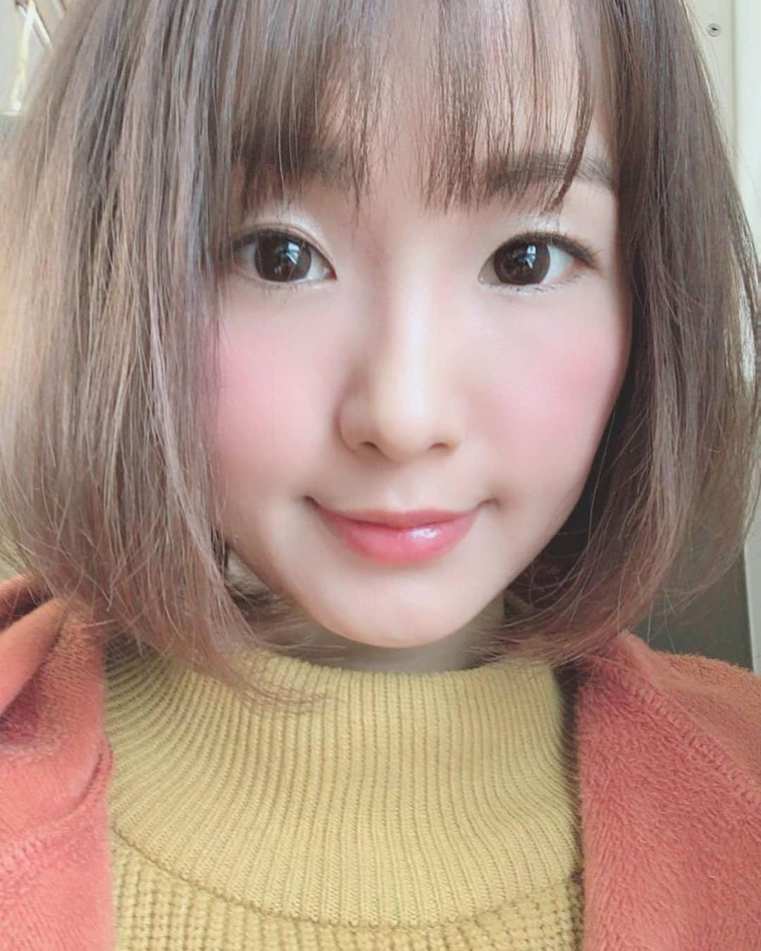 森碕ひろかさんのインスタグラム写真 - (森碕ひろかInstagram)「‪久しぶりに親友の家にワクワクしながら向かってます🚃💭‬ ‪環状線じゃないのが残念やけどw‬ ‪#大阪環状線 楽しかったなぁー☺️✨‬ ‪それにしても、‬ ‪写真って角度大事やね。‬」12月29日 12時52分 - morisakihiroka