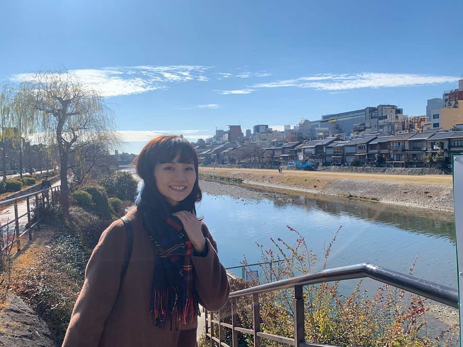 伊藤友季子さんのインスタグラム写真 - (伊藤友季子Instagram)「今年最後に伊藤家で京都にきてます。 お天気にも恵まれ、久しぶりにみんなでゆっくり時間。 お料理が美味しくて、昼から日本酒いただいちゃったりして…😊🍶 今年のお疲れさまと、来年に向けてエネルギーチャージしたいと思います！ #kyoto#京都#鴨川」12月29日 12時55分 - yukiko_xx