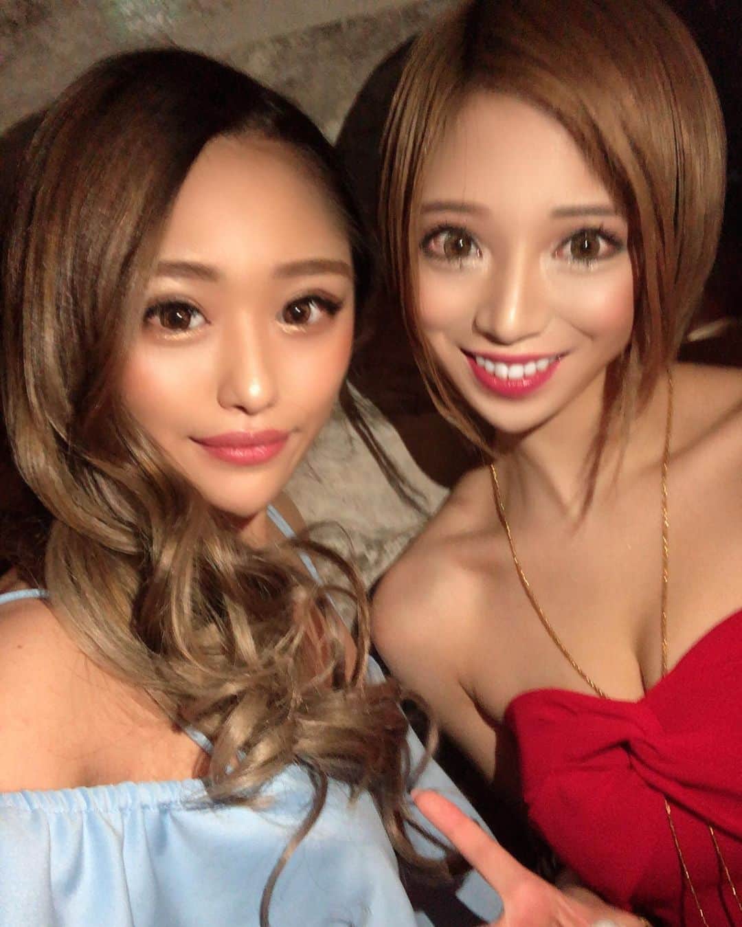 侑季美怜のインスタグラム：「今年もあと3日か〜 ・ ・ あと何キロ痩せれるんやろ。 ・ ・ ・  #東京 #tokyo #六本木 #歌舞伎町 #kabuki #roppongi #l4l #f4f #クラブ #champagne #party #美脚 #谷間 #セクシー #かわいい #韓国ハーフ #韓国 #キャバクラ #キャバ嬢 #ホスト #サパー #バー #キャバ #モデル #팔로우 #ギャル #おっぱい #キャバ嬢の休日」