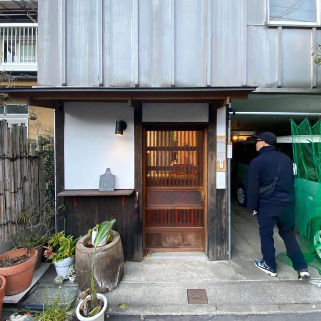 のインスタグラム：「康一郎さんと年末パトロール。 ステキなお弁当屋さんを教えて頂きました！ @parasol_taiyougasa  来年ヘビロテ確実。 あー、美味しかった！！ #スタイリスト私物 #宇宙べんとう」