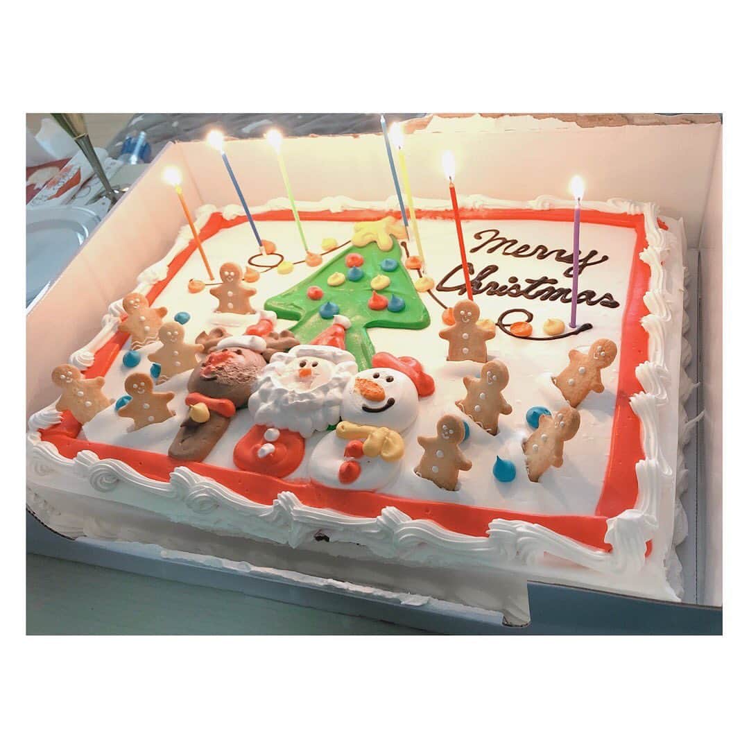 高槻かなこさんのインスタグラム写真 - (高槻かなこInstagram)「. Xmas Party🎄🎅❤️ コストコの巨大ケーキは5人で食べてもひとかじりくらい🤣 すっごく楽しくて嬉しくて元気いっぱいになった！ 友達との時間はかけがえのない宝物です❤️ . . #Xmas #2019」12月29日 13時29分 - kanako.tktk