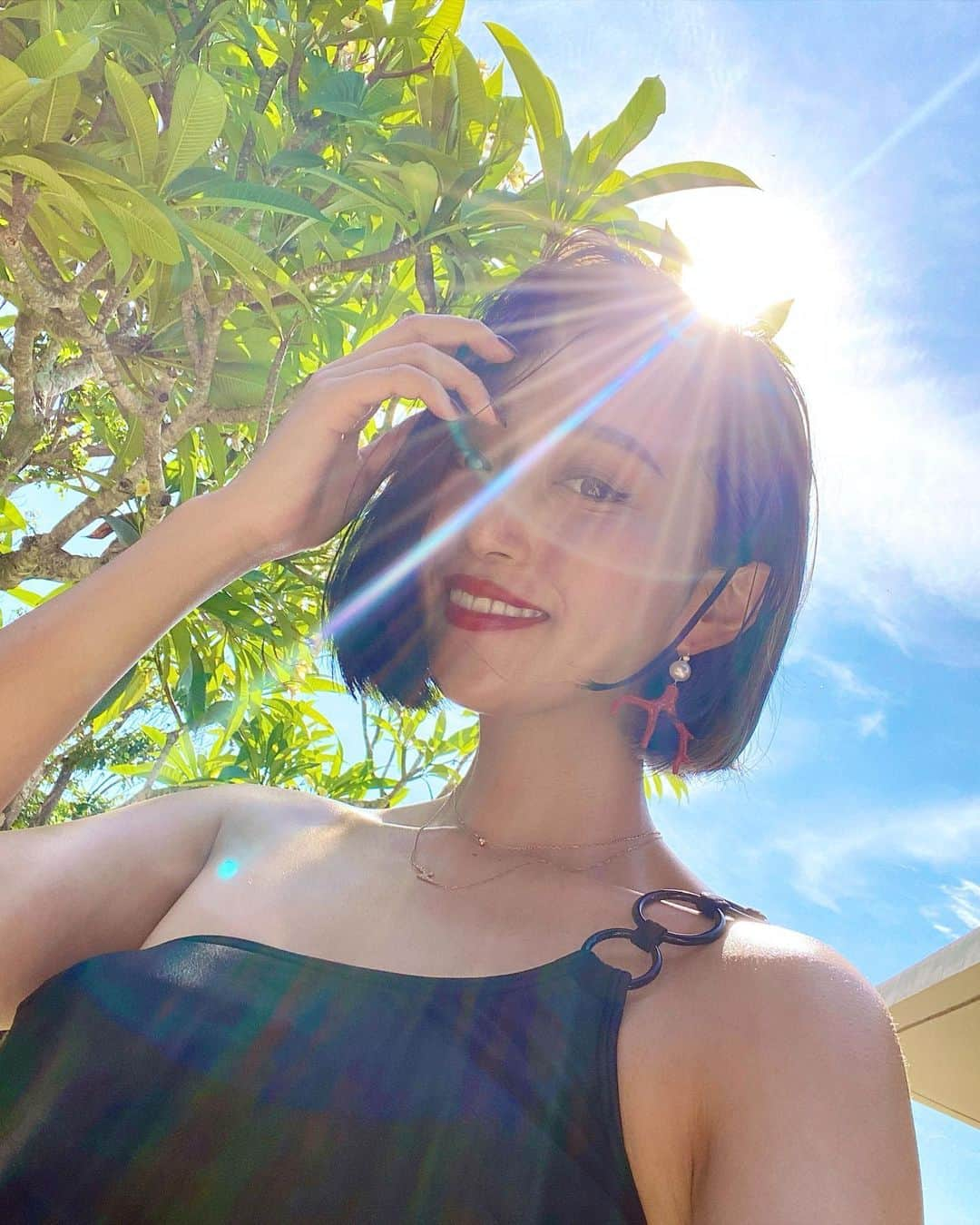 梅谷安里さんのインスタグラム写真 - (梅谷安里Instagram)「SUNNY☀️🌺 この日差し最高すぎるね。 ・ ・ #日焼け止めのCM待ってます🤣 #bali#sunny #バリ#あん旅 #anritravelgram」12月29日 13時36分 - anriworld