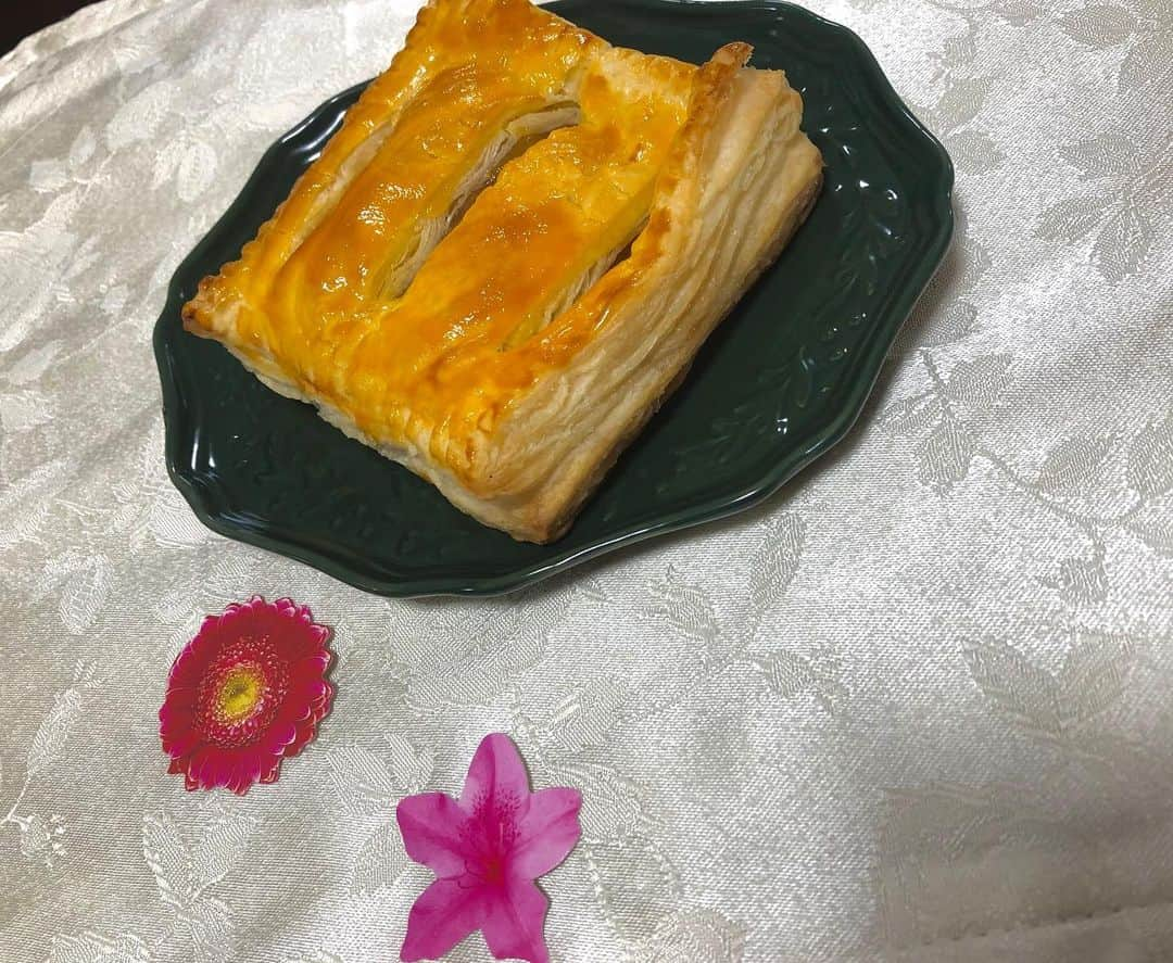 深川舞子のインスタグラム：「アップルパイ作りました🥧 成功してよかった！  #アップルパイ　#手作り」