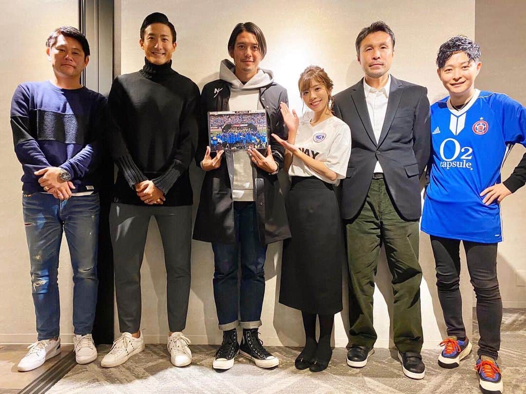 都倉賢のインスタグラム：「いがたんの引退トークショーは素敵なファンに囲まれてめっちゃ温かい雰囲気でした😃  いがたんがフロンターレにもたらしたモノを改めて実感出来る素晴らしい時間となりました！  引退して香港で指導者として新たな事に挑戦する先輩を心から応援してるし、まだまだそれ以外にも色々な可能性に挑戦してるいがたんから沢山の刺激を頂きました💪  17ライブも頑張ってね！！！」