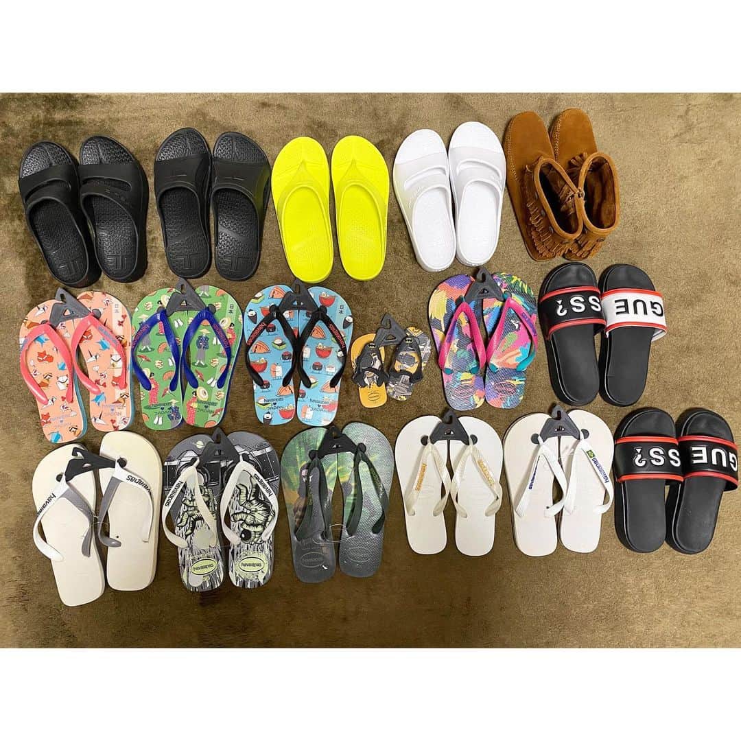 宮川紗麻亜さんのインスタグラム写真 - (宮川紗麻亜Instagram)「🌻 12月26日 TELICとhavaianasの商品サポート頂いている株式会社ドウシシャさんへご挨拶へ行ってきました！！ 今シーズンは私のサポート以外にも、MAGSさんの大会にも商品提供頂き、その際は快く引き受けて下さりありがとうございました😊  年明けには、TELICから新商品も発売されるとの事でとても楽しみです🎶 ご挨拶に行ったのに、新たにまた沢山の商品を頂いちゃいました✨ TELICとhavaianasのサンダル、MINNETONKA、havaianasのグッズと盛り沢山。 下着感覚で毎日違うのを履いて下さいと…笑 ありがとうございます❤️ 今後とも宜しくお願い致します！！！ ✴︎ #TELIC #limeyellow #雲の上を歩くような履き心地 #FLIPFLOP #footwear #リカバリーサンダル #recoverysandal #クッション性 #足裏 #マッサージ効果 #havaianas #beachsandal #minnetonka #fashion  #株式会社ドウシシャ #DOSHISHA  #beachvolleyball #ビーチバレー  #summermiyagawa #宮川紗麻亜 #athlete LET'S SUMMERバッグ🛍笑」12月29日 13時52分 - sunflower__summer