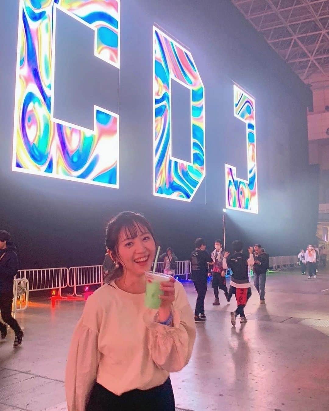 船岡咲のインスタグラム：「・﻿ ・﻿ ﻿ ○﻿ ﻿ ﻿ ﻿ 昨日は #COUNTDOWNJAPAN1920 へ⭐️﻿ ﻿ ずっと行ってみたかった音楽フェス♬﻿ ﻿ 大好きなofficial髭男dismが﻿ 目当てでしたが、その他にも﻿ あいみょん、King Gnu、﻿ 【ALEXANDORS】など﻿ 胸熱アーティストの方々💕﻿ ﻿ ラブベリーモデル時代から親友の﻿ いなり誘ってくれてありがとう♥︎﻿ ﻿ りぃこにも会えた♥︎﻿ ﻿ 船岡のくせにプライベートが充実してた😭笑﻿ ﻿ ﻿ #COUNTDOWNJAPAN1920﻿ #CDJ #CDJ1920﻿ #カウントダウンジャパン﻿ #最高」