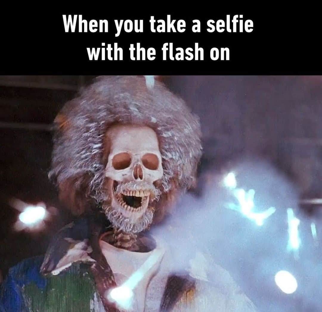 9GAGさんのインスタグラム写真 - (9GAGInstagram)「Never doing this again.⠀ #selfie #flash #homealone #9gag」12月29日 14時00分 - 9gag