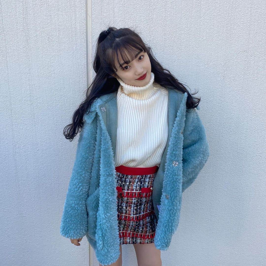 河﨑莉奈さんのインスタグラム写真 - (河﨑莉奈Instagram)「outer💙　@jemiremi_official  knit🤍　@poprea_official  skirt❤️ @mukzin_official  このスカートのブランドさん 《RINA20》で20% offクーポンコート発行できます!! チェックしてね💎」12月29日 14時03分 - rinya5588