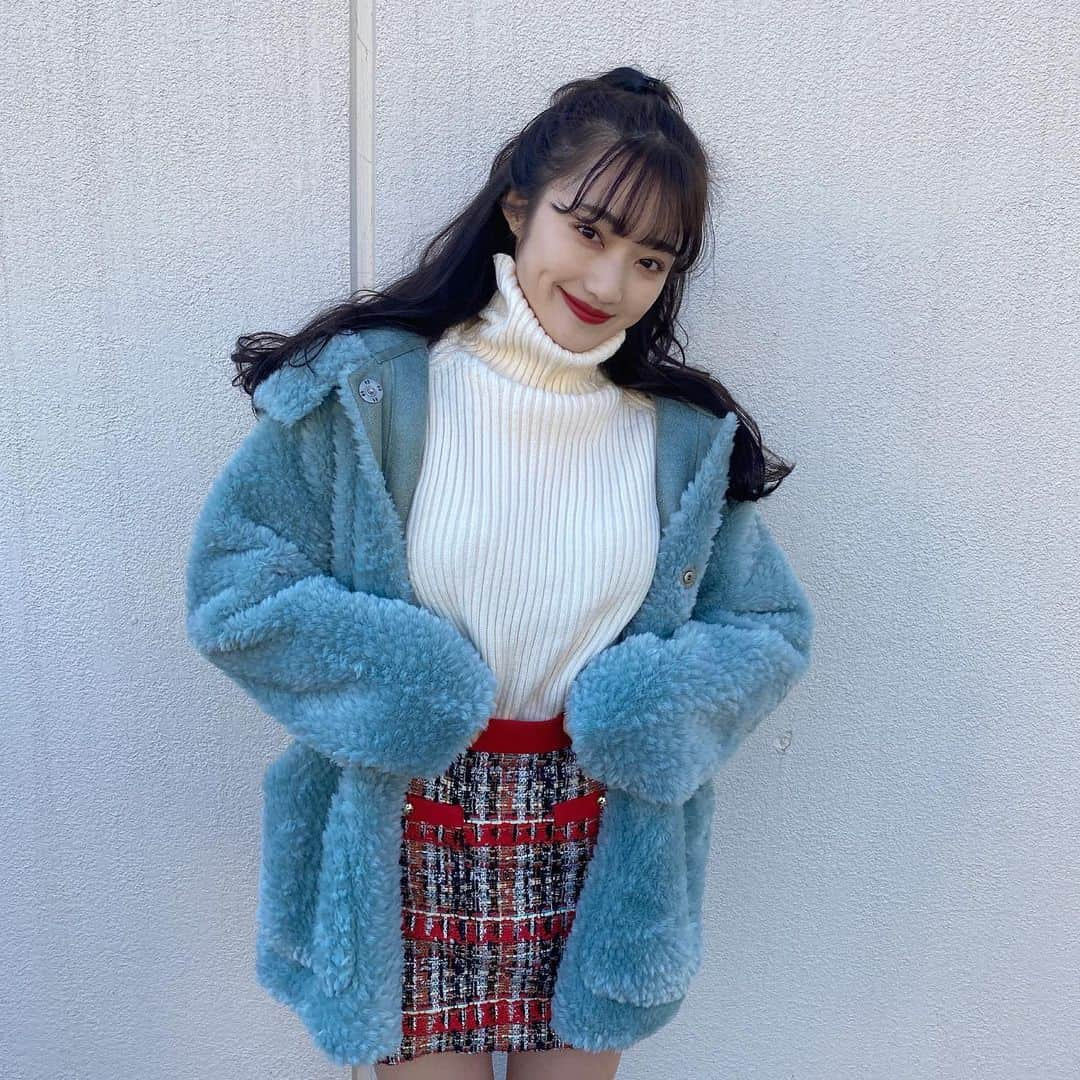 河﨑莉奈さんのインスタグラム写真 - (河﨑莉奈Instagram)「outer💙　@jemiremi_official  knit🤍　@poprea_official  skirt❤️ @mukzin_official  このスカートのブランドさん 《RINA20》で20% offクーポンコート発行できます!! チェックしてね💎」12月29日 14時03分 - rinya5588