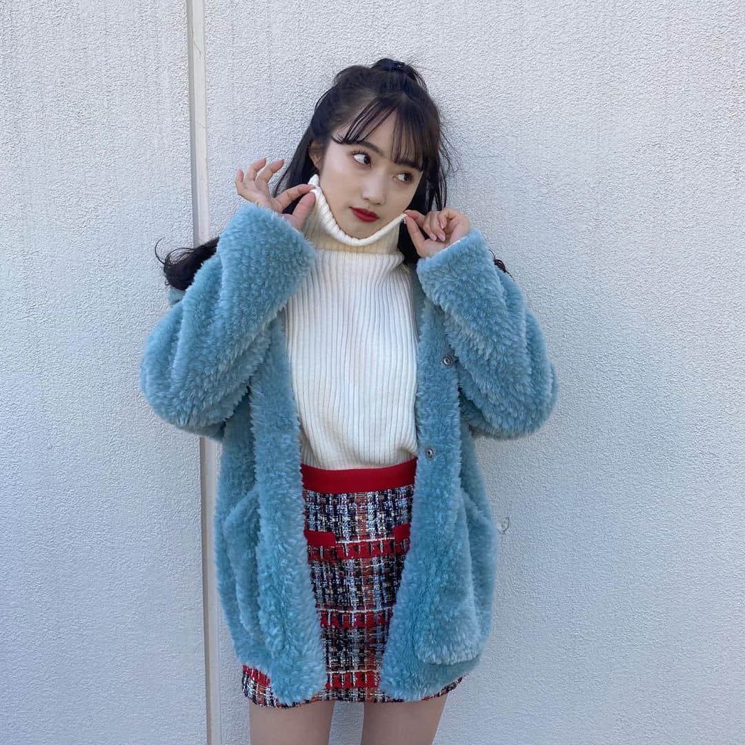 河﨑莉奈さんのインスタグラム写真 - (河﨑莉奈Instagram)「outer💙　@jemiremi_official  knit🤍　@poprea_official  skirt❤️ @mukzin_official  このスカートのブランドさん 《RINA20》で20% offクーポンコート発行できます!! チェックしてね💎」12月29日 14時03分 - rinya5588