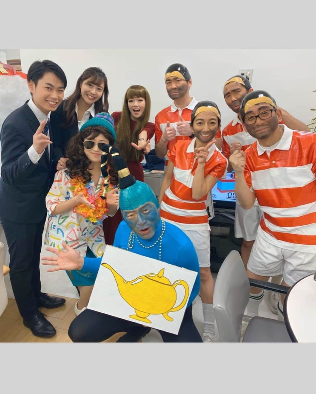 HBC北海道放送アナウンス部さんのインスタグラム写真 - (HBC北海道放送アナウンス部Instagram)「. HBCアナウンサーの大堀 結衣です。 .  昨日初めて、HBCラジオ「カーナビ紅白歌合戦」に出演しました！ . 昭和歌謡曲が好きな私。 あべ静江さんの「水色の手紙」を歌わせていただきました！ . 3・4枚目は直前の緊張している様子。 先輩に激写されていました😂💦 うな垂れています😂 . 歌の出来はだめだめでしたが・・・ 楽しかったので。。 . 何より先輩たちがとってもとっても凄くて、圧倒されました🥺✨✨ . . #カーナビ紅白歌合戦 #紅組の勝利🏅 #おめでたい #しかし #私は勝利に貢献できず #無念  #ただただ楽しみました #今年もあとわずか #皆様お世話になりました  #来年もよろしくお願い致します」12月29日 14時06分 - hbc_announcer