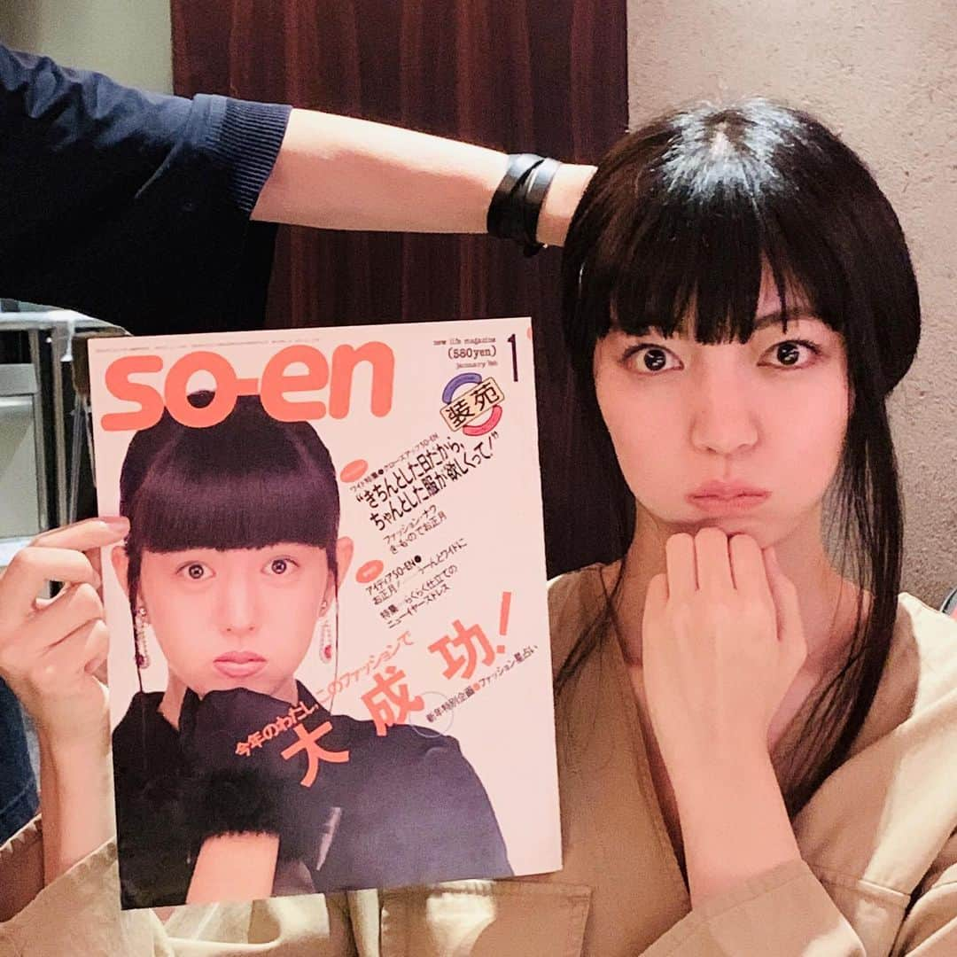 安珠さんのインスタグラム写真 - (安珠Instagram)「被写体はいつしか﻿ママから娘のミオちゃん﻿ パパ似だと思ってたけどやっぱ似てます☺﻿ ﻿ #ミオ #鷲尾いさ子 #仲村トオル #安珠写真家」12月29日 14時11分 - anjuphotographer