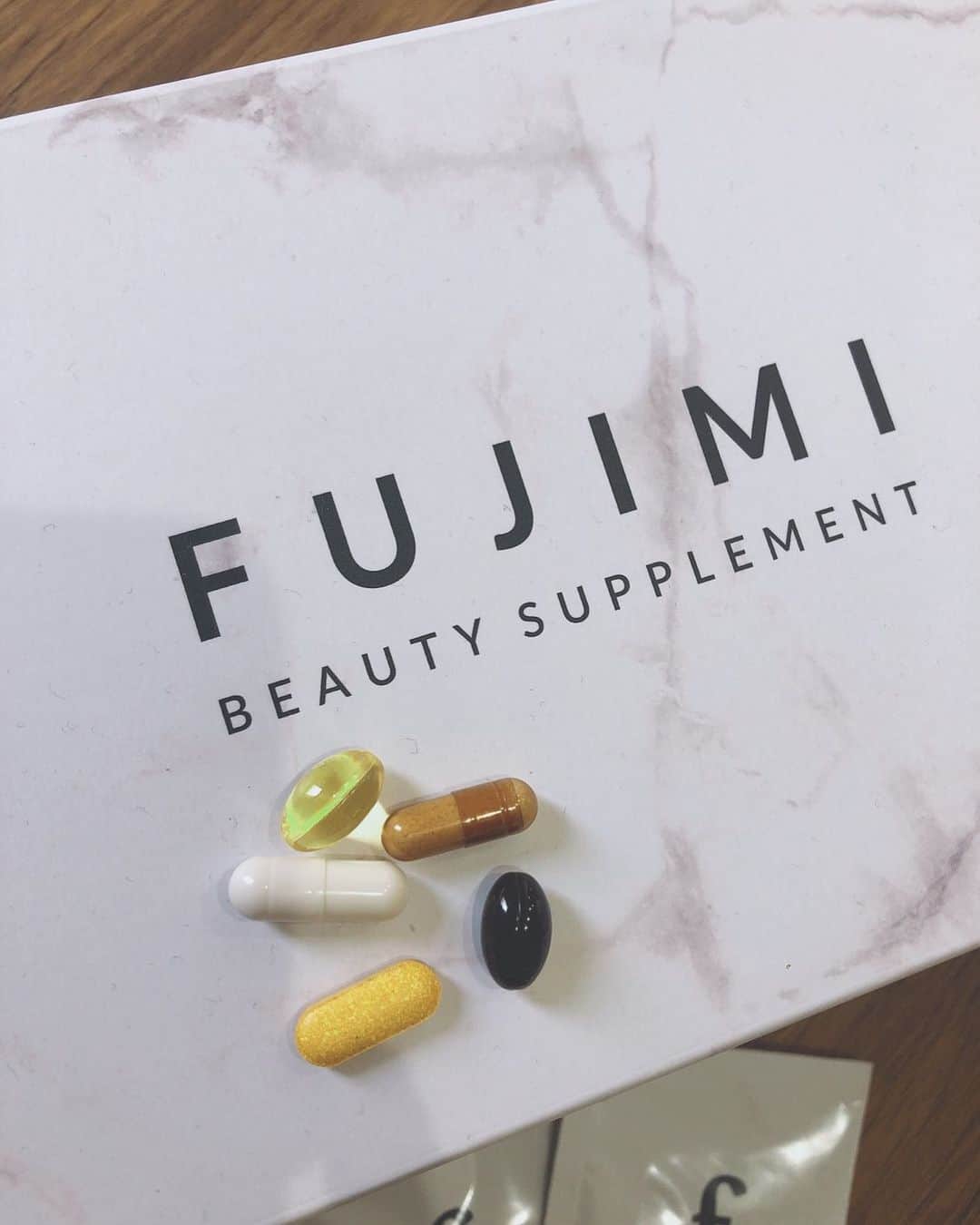 aya onoのインスタグラム：「FUJIMIのサプリメント(@fujimi_official )💊は自分の今の肌状況、お悩みに合わせて中身を全てカスタマイズしてくれるんです！ なのでまず初めに無料肌診断から！ その診断によって、わたしだけのサプリメントを1ヶ月分送ってくれるんです💓 実際に自分になにが足りないのか？なにを飲んだらいいのかわからないという方が多いと思いますが、FUJIMIなら全てお任せでOKなのが助かりますよね☺️ . . .  #FUJIMI #FUJIMIサプリ #フジミ #肌診断 #カスタマイズサプリ #美意識 #インナービューティ #サプリメント #サプリ #美容 #トラブル解消 #美肌 #肌質改善 #肌ケア #肌断食 #美容サプリ #美容家おすすめサプリ #PR」