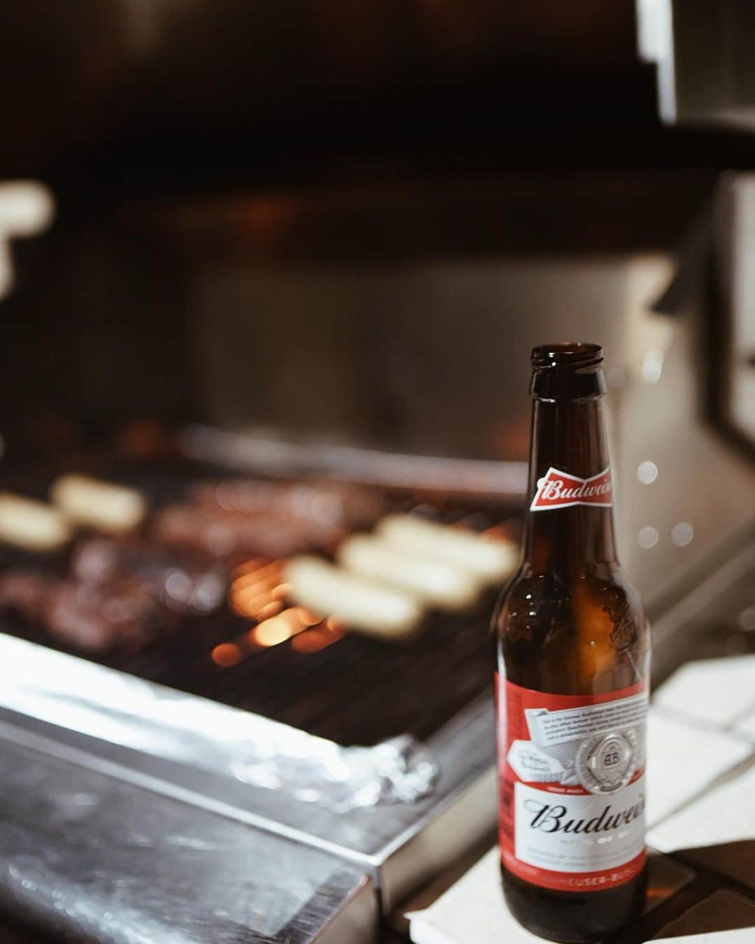 喜田彩子さんのインスタグラム写真 - (喜田彩子Instagram)「﻿ ﻿ BBQ〜🍖﻿ ﻿ BBQで焼くソーセージが一番美味しいと思うのは私だけでしょうか。﻿ 飲みながら焼き焼き....﻿ ﻿ ﻿ ﻿ ﻿ #hawaii #ハワイ #하와이 #waikiki #ワイキキ #オアフ #oahu #aloha #travel #trip #旅行 #여행 #hawaiitrip #冬休み #wintervacation #vacation #여름방학 #子連れHawaii #子連れハワイ #子連れ旅行 #子連れtrip #喜田家の冬休み﻿ #喜田家の冬休み2019 #ayakida_trip﻿ #instadiary#instaphoto #東京カメラ部#カメラ小僧部#sony #カメラ好きな人と繋がりたい﻿ ﻿ ﻿」12月29日 14時38分 - ayacokida