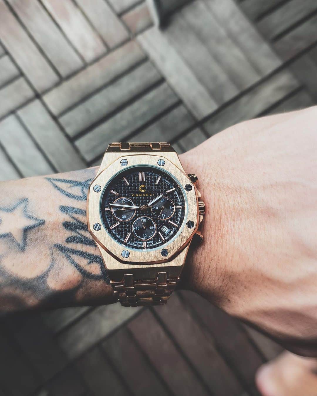 STYLE4GUYSのインスタグラム：「The guys @conseci_watches🔥 have a special 2 for 1 offer on their newest timepiece!  _ Pre-Order the beautiful Semper in Gunmetal or Rose Gold, and receive a Triple A NOW & completely FREE💥@conseci_watches _ 🌏Your Semper arrives in February, and your Triple A will be delivered within 3 days (Australia) or 7 days (Worldwide) 🗣Any questions, shoot them a DM!」
