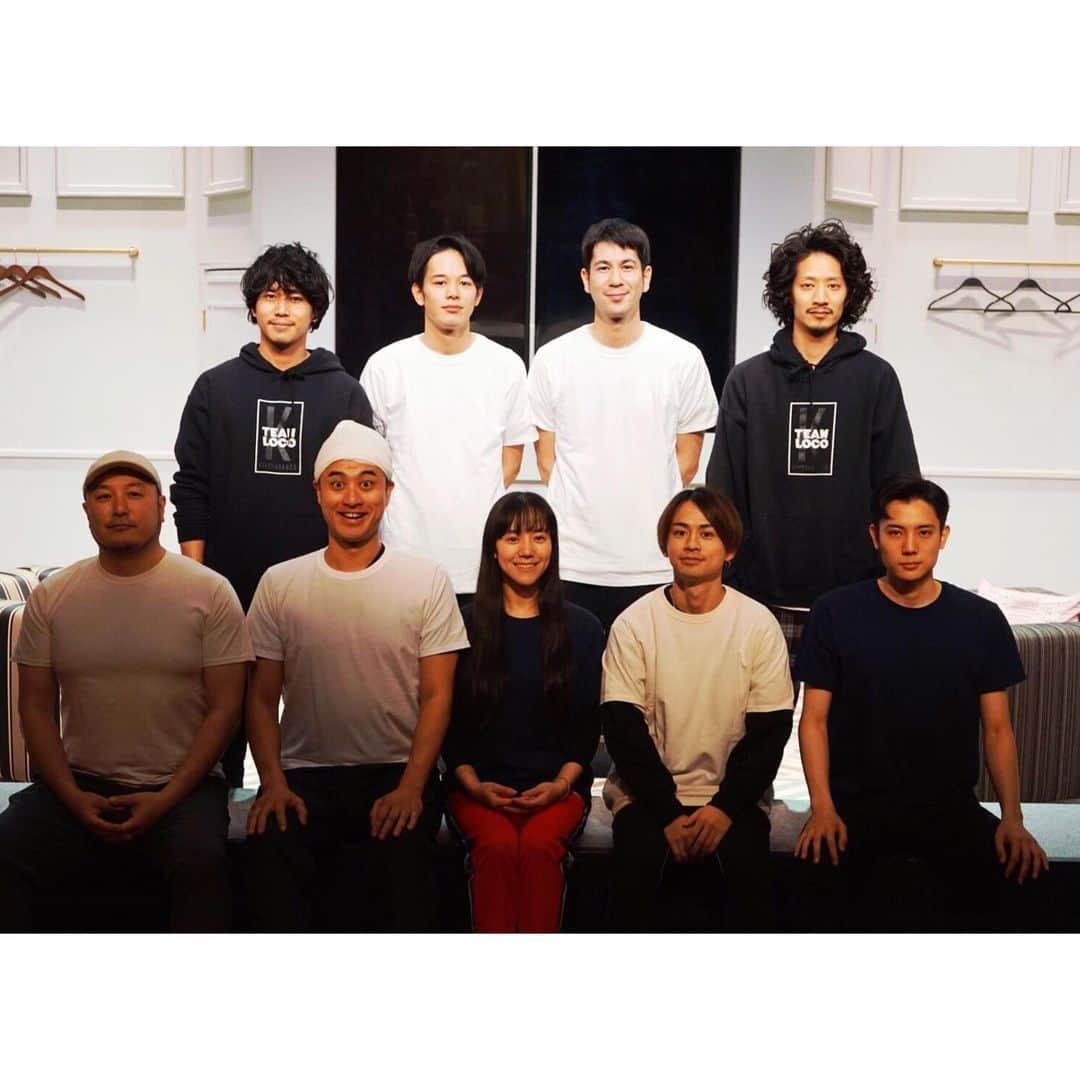 中垣悟のインスタグラム：「TEAM LOCO @team.loco 第11回舞台公演「友達ファミリー」ありがとうございました！  12月26日、27日の2日間3公演だったのですが、なんとかやり切る事ができました。  アーティストにも関わらず、お芝居の舞台という貴重な機会を頂いた時は不安しかなかったですが、稽古を重ねるうちにどんどんお芝居がたのしくなり、大好きになっていく自分がいました。 なによりもどんどんこの友達ファミリーという作品が好きになっていきました。 また機会があれば絶対挑戦したいです。  皆さんからさとるさんちっちゃくてかわいいというお声いただきましたが、俺がちっちゃいんやない！皆がでけぇんだよ！！笑  演出の山下さん、ゆきちゃん、なべさん、やすくん、  そして、チームロコのまっちさん、まことさん、よしあきくん、  そしてジェフ。  本当にありがとうございました！次の舞台もオファーまってます←  そして見に来てくださった皆様本当にありがとうございました！ 俺たちはファミリー！  #TEAMLOCO #友達ファミリー @team.loco  @maco_tooo  @jeff_tarou  @yuu_machida  @yoshiaki0719  @ruruq9  @nobosemonnabe  @yasudesu_」