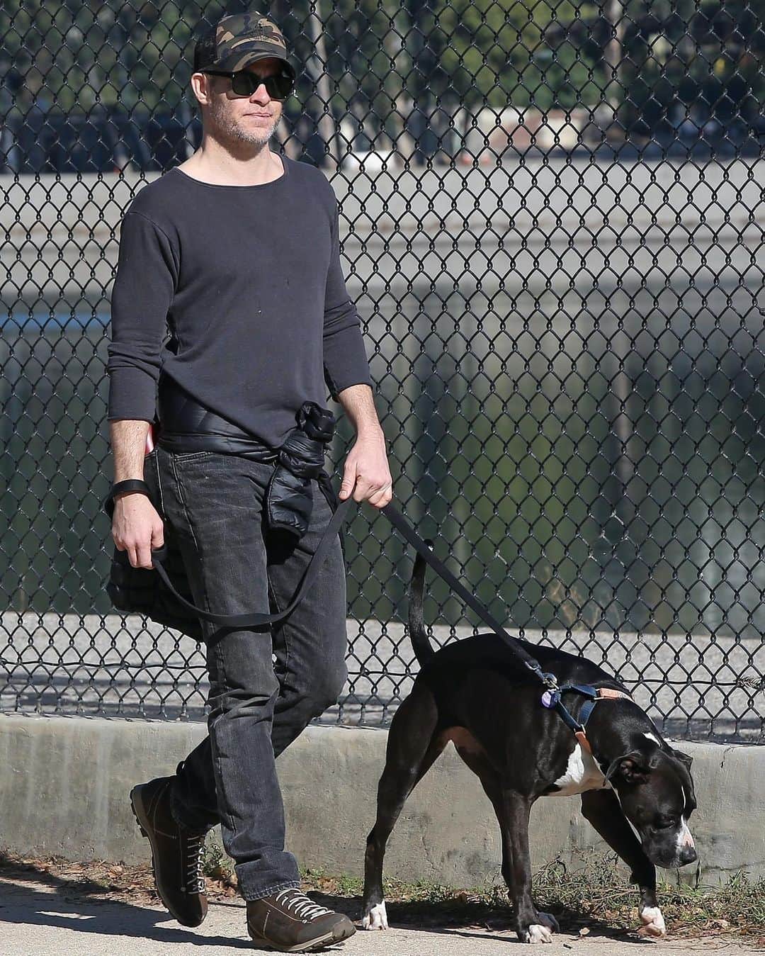 Just Jaredさんのインスタグラム写真 - (Just JaredInstagram)「Chris Pine takes his dog for a walk around the park! #ChrisPine Photos: Backgrid」12月29日 15時36分 - justjared