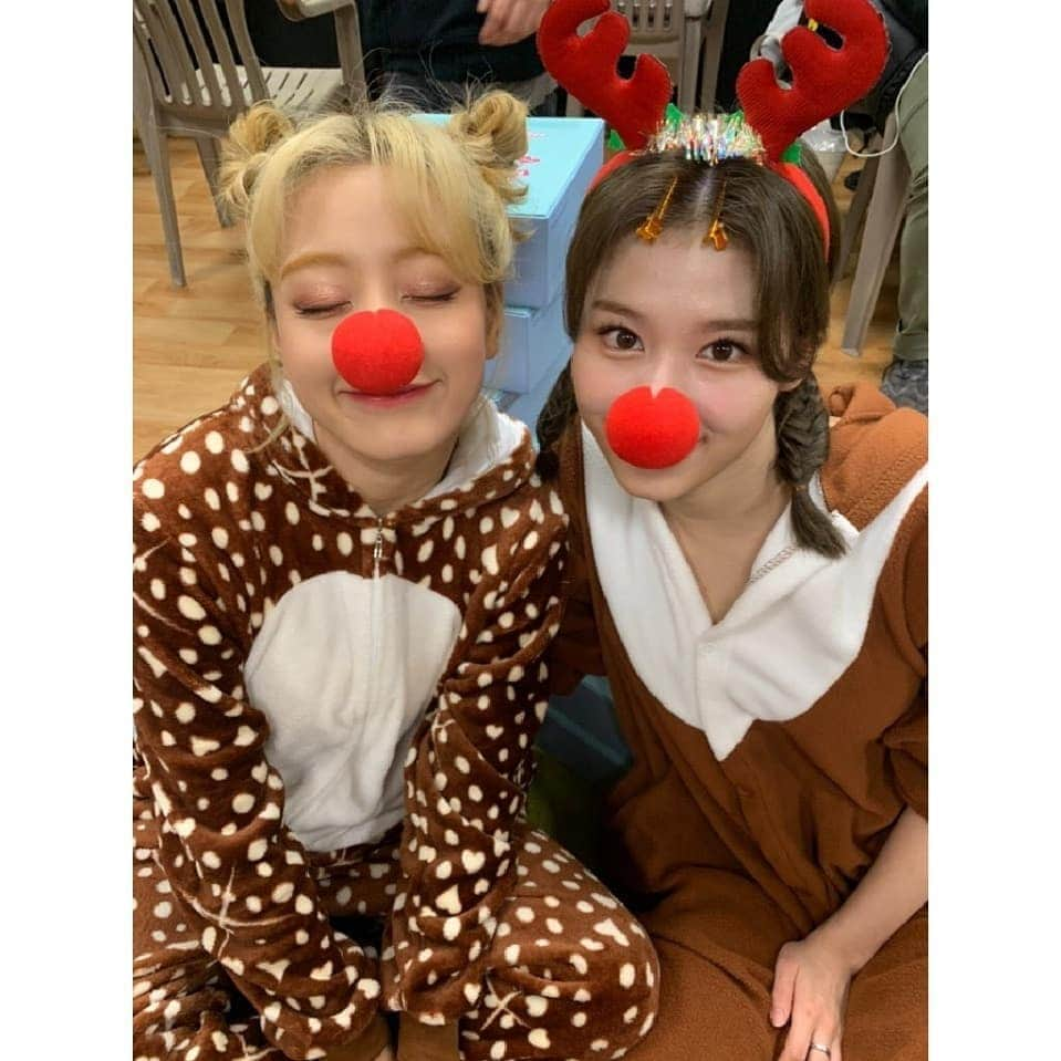 TWICEさんのインスタグラム写真 - (TWICEInstagram)「우리사나 생일 축하해🎂🎂 매년 생일마다 스케줄없이 지나가는 날이없네 ㅠㅠ 함께여서 더 따뜻한 생일이면 좋겠당❤️ 우리이따가 맛있는거 많이먹쟝 샤룽해」12月29日 15時47分 - twicetagram