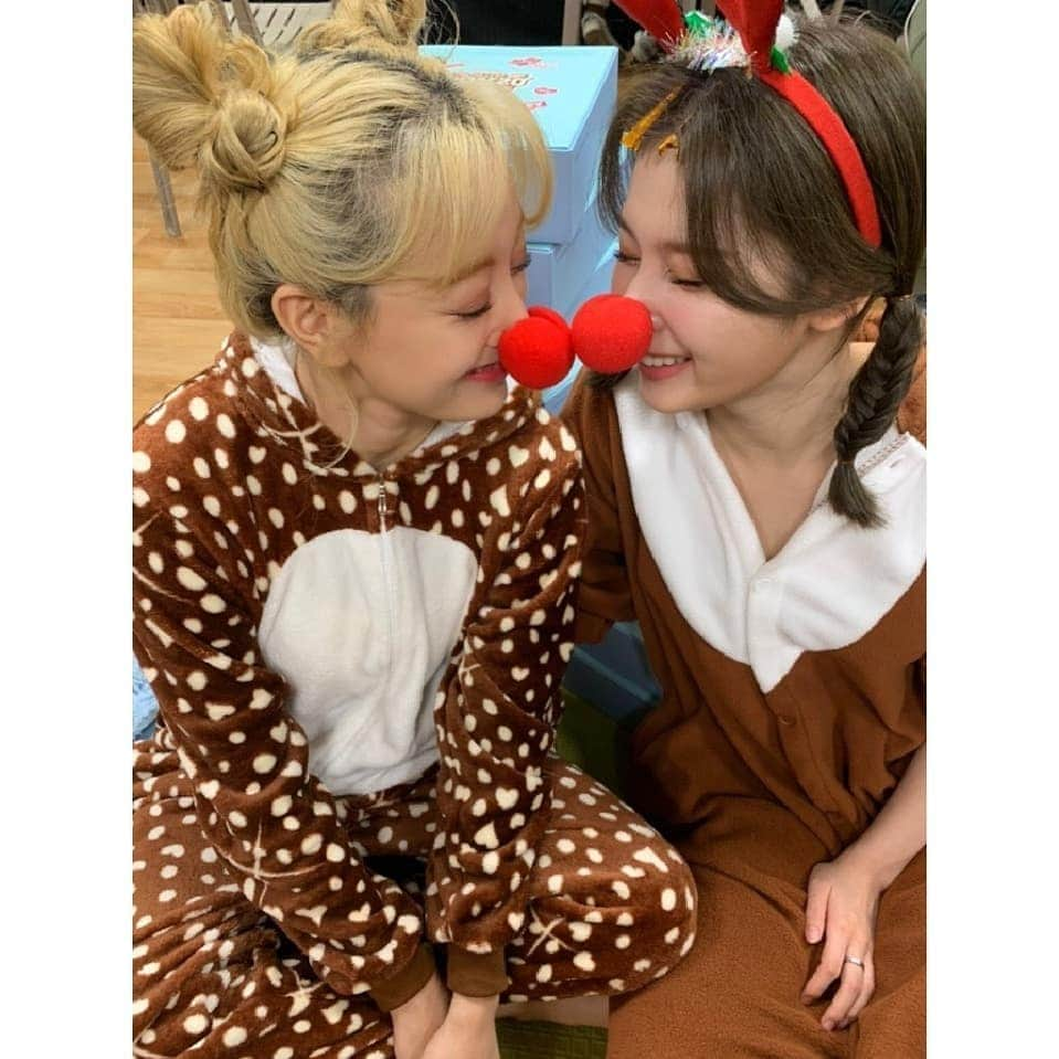 TWICEさんのインスタグラム写真 - (TWICEInstagram)「우리사나 생일 축하해🎂🎂 매년 생일마다 스케줄없이 지나가는 날이없네 ㅠㅠ 함께여서 더 따뜻한 생일이면 좋겠당❤️ 우리이따가 맛있는거 많이먹쟝 샤룽해」12月29日 15時47分 - twicetagram