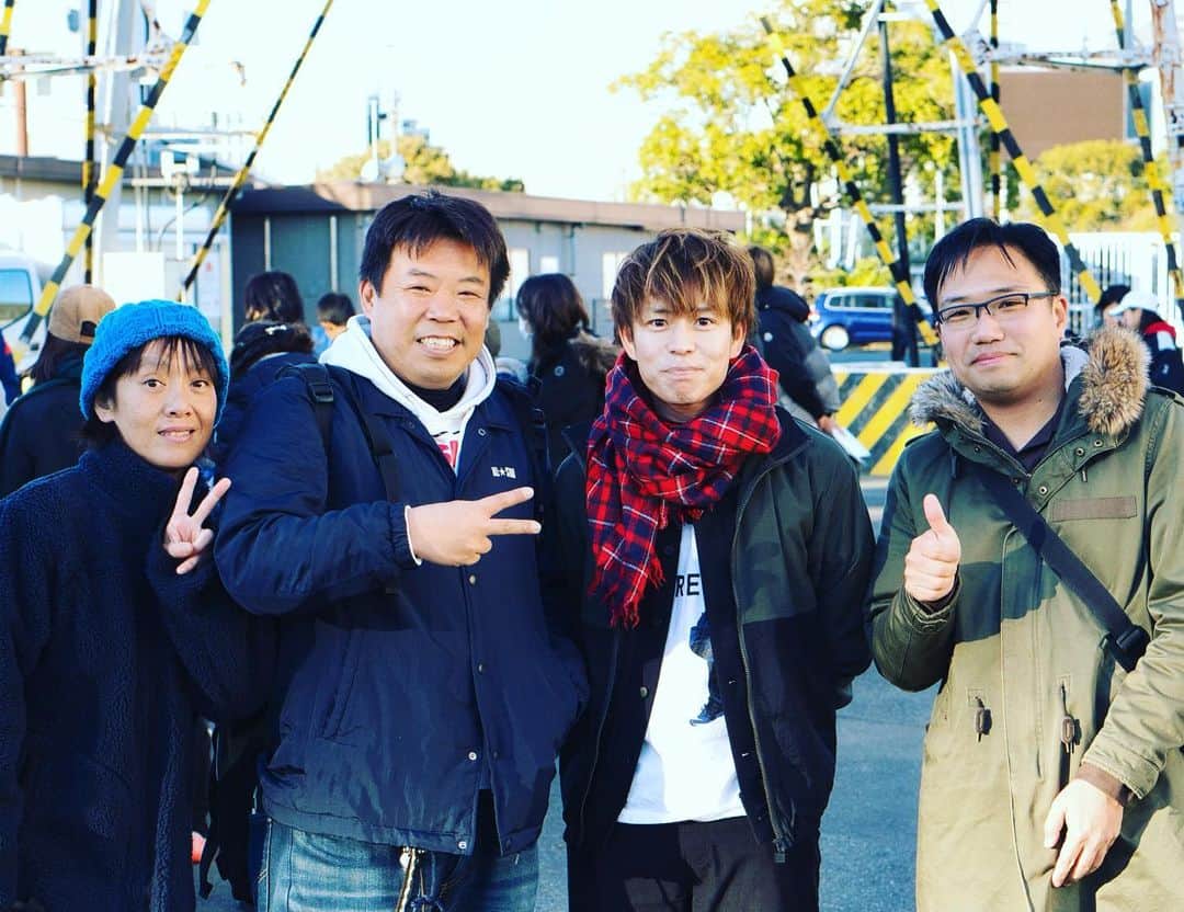 石田太志のインスタグラム：「My supporters came in event. I really appreciated them. Actually they are pro soccer club”YOKOHAMA FC” supporters. But recently they’ve been checking my activity as well. ･ #footbag #taishiishida #soccer #follow #worldchampion #performance #performer #instagramer #hackysack #event #yokohamafc #fujitsu #frontale」