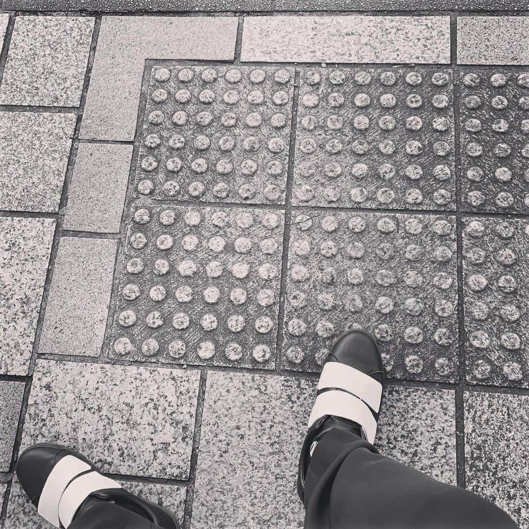 石川亮のインスタグラム：「久々白黒 #写真センス #良くなりたい #年末 #良いお年を」