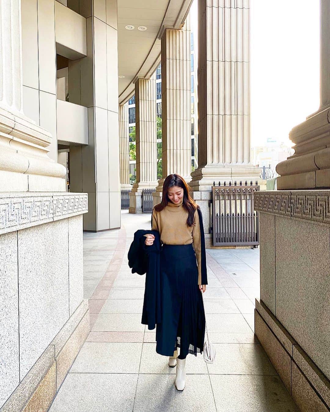 湯浅喬子のインスタグラム：「最近何でもバイカラーが好き💕  今年最後の美容おさめ♡ 顔のバランス整えてくれたり 105本の針を打ってもらえる @bikotsusalon.lucia ✨ 整体もしてもらえます🙏  マツエクは @teenkarbel 🙏 ここの睫毛が一番綺麗でずっとリピート。 自まつ毛みたいで綺麗って褒められる❤️ #beauty#2019」