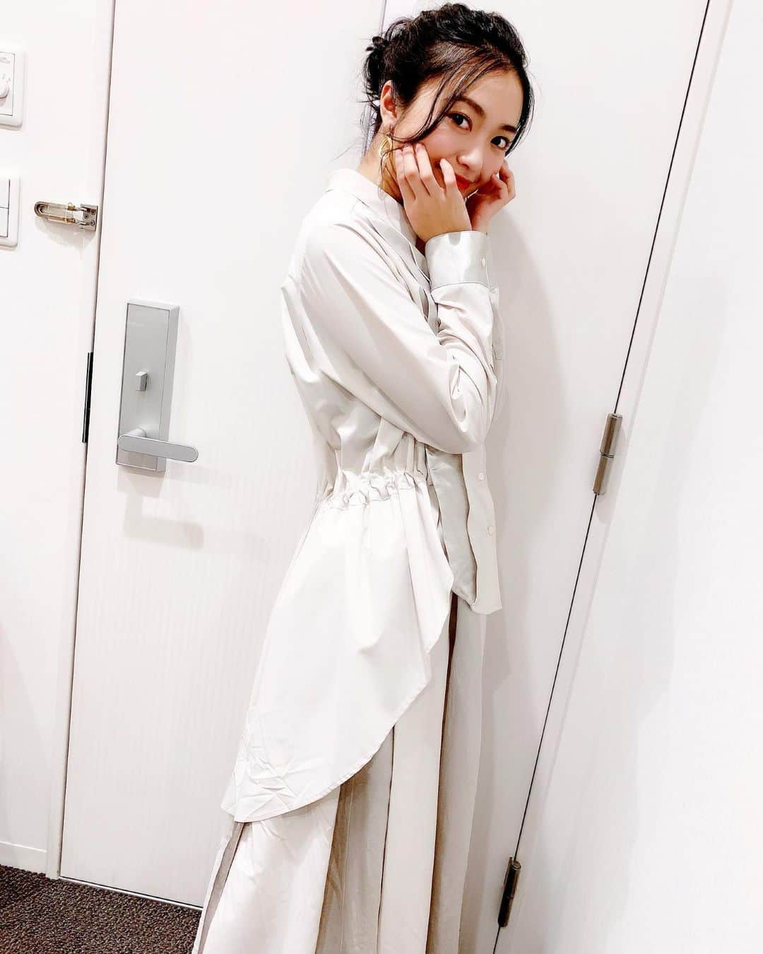 北原里英さんのインスタグラム写真 - (北原里英Instagram)「池上彰先生のときの衣装👠 めちゃくちゃ可愛い @middla_official . 今年もあと少しだねーっ わたしの仕事納めは1日🎍 明けてますね🤣❤️ 1日の午前中はNHKで会いましょう♡」12月29日 16時07分 - rie_kitahara_3