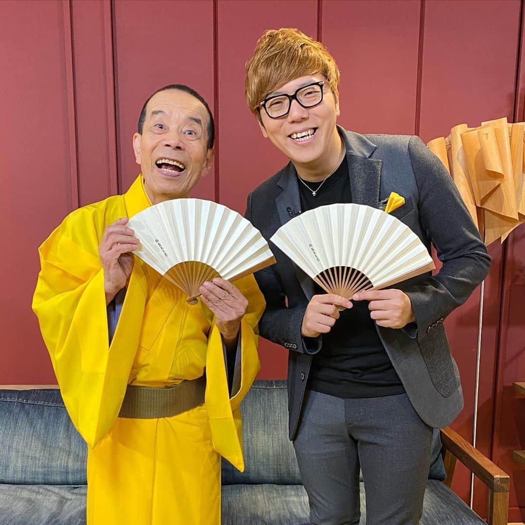 HIKAKINのインスタグラム：「ヒカキン×笑点がついに実現😭🎉 林家木久扇さんと動画も撮れました！😎👊1月1日の笑点お正月スペシャルに出演しますので是非ご覧下さい🤣🎍🌅 笑点 お正月だよ! 大喜利まつり ～木久扇笑点50年記念3時間ＳP〜 2020年1月1日（水）午後3時から 日本テレビ系列にて放送!」