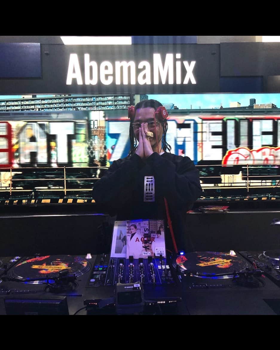 ZEN-LA-ROCKのインスタグラム：「昨夜は #Abemamix 納めっ‼️ 投票も本日終了ぅぅぅ この着てるNEMESは正月に出します🚪 師走！！！！！！！！ 夜はVISIONっ iyoっ♬」