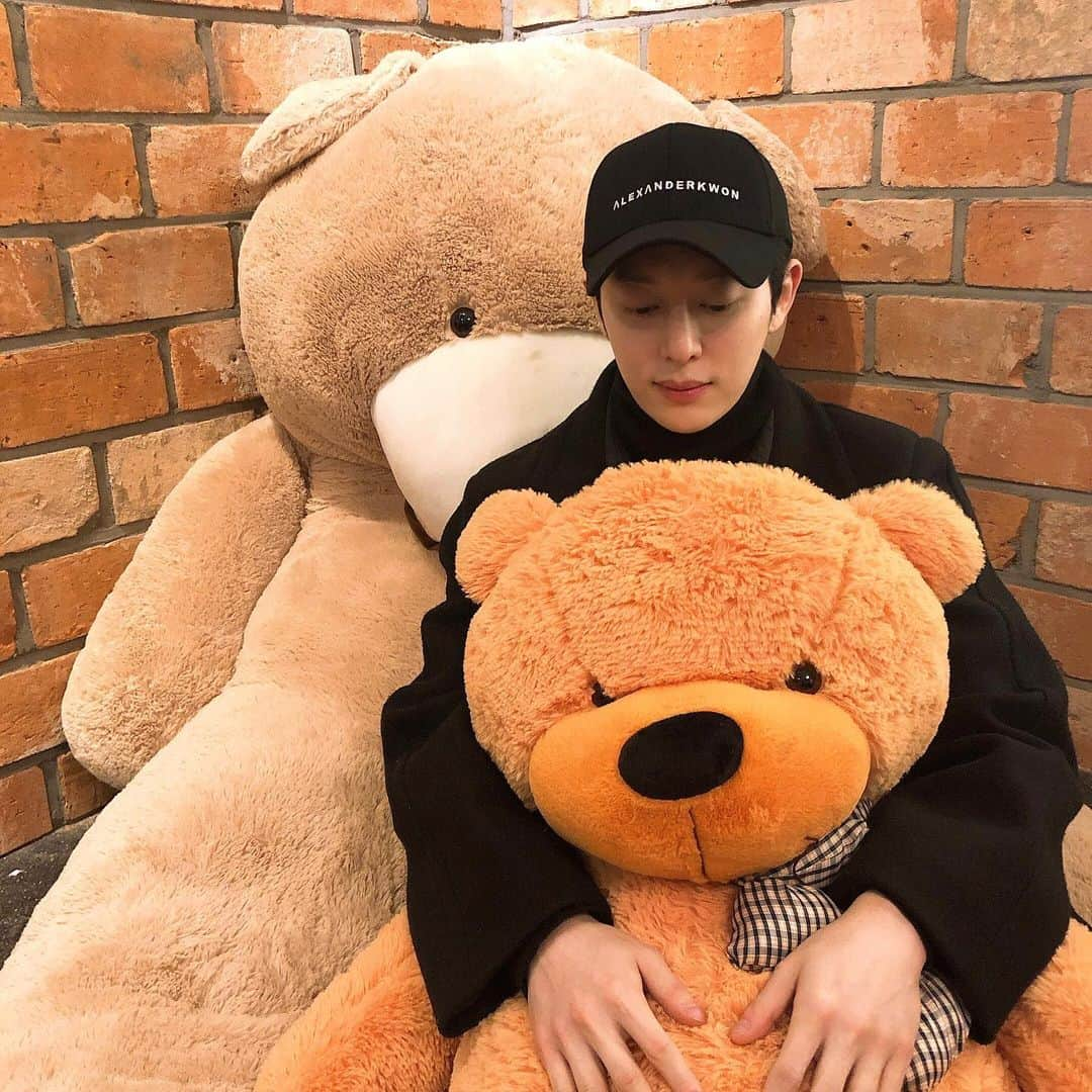 ドンヒョンさんのインスタグラム写真 - (ドンヒョンInstagram)「🐻🐻」12月29日 16時32分 - boy_e.black