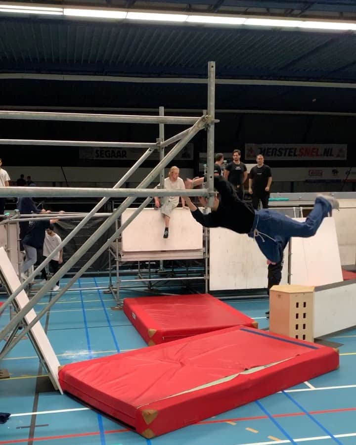のインスタグラム：「It is the first time to join #4tlom !  So many people come from all over the world!  So excited🔥🔥 #parkour #parkourgirl #girlspower #girlparkour #freerunning #parkourgirls #seeanddo #traceuse #traceur #running #training #pre #flow #activity #movemet #traceuselife #パルクール #パルクール系女子 #女子トレーサー #フリーランニング #トレーニング #趣味 #フィットネス #跑酷」