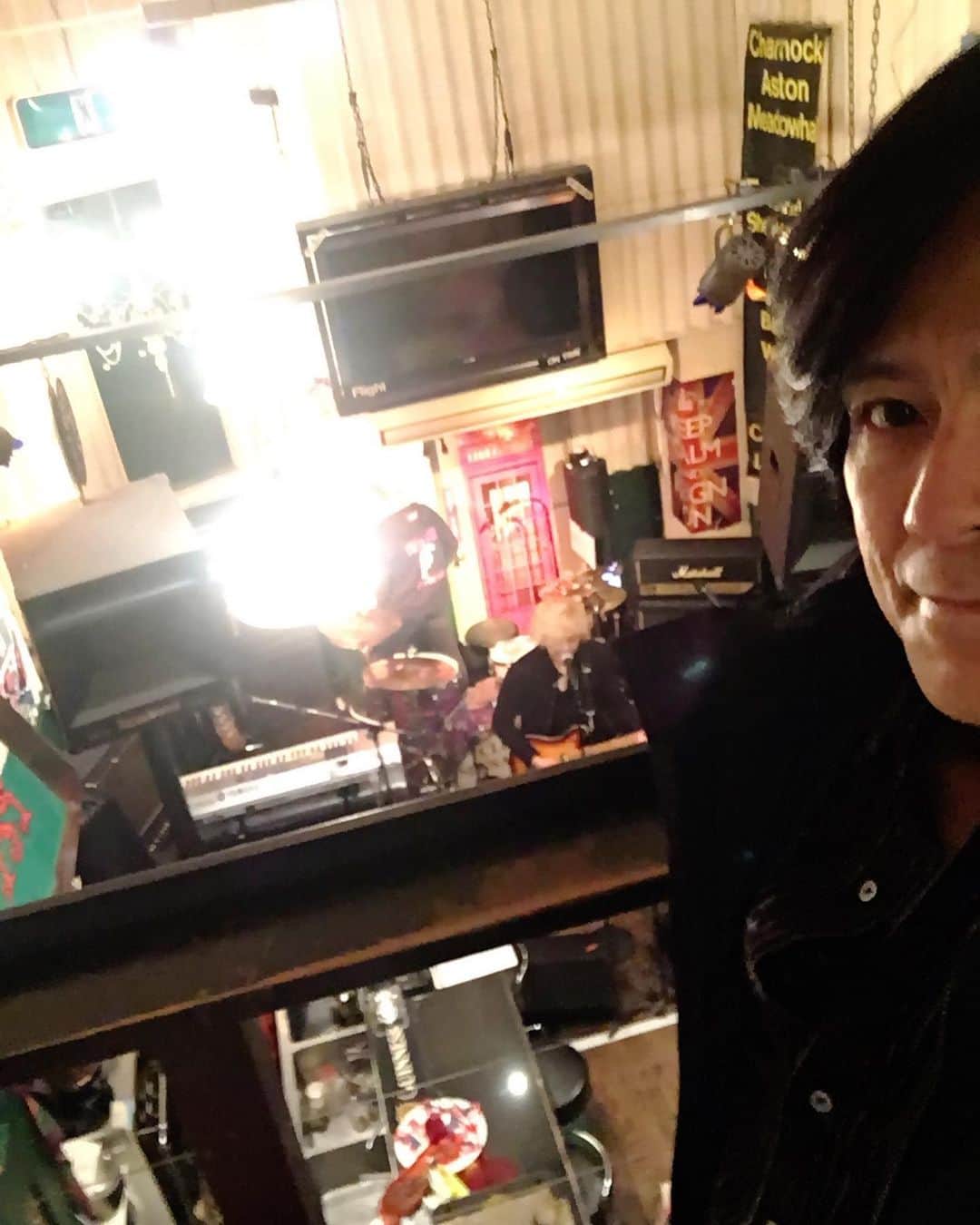 のインスタグラム：「本日は80's Rock Jamのvol.20です。 なんだかんだで20回目を迎えました。 そして今日も6弦のあの方待ちでございますw 今年最後の爆音を浴びに横浜までいらっしゃい(^^) #80'srockjam #潮崎裕己 #michiaki #白田一秀  #本間大嗣  #有待雅彦 #クラブセンセーション #白や〜〜ん！」