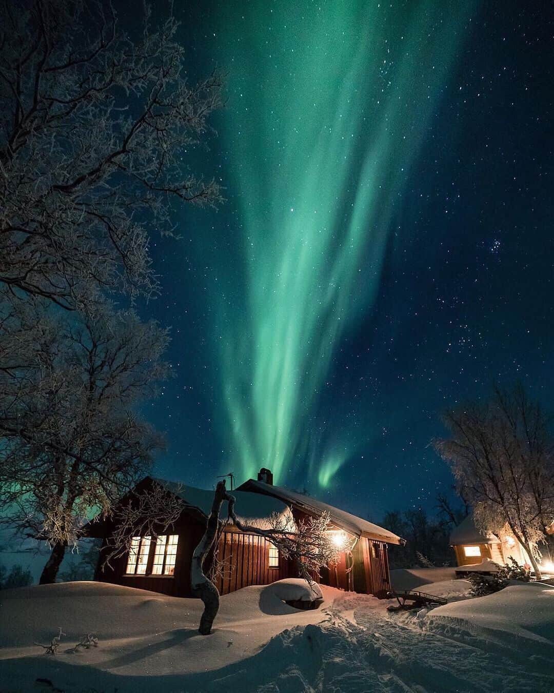 Earth Picsさんのインスタグラム写真 - (Earth PicsInstagram)「The northern lights in Norway 🇳🇴 shot by @thomaseckhoff」12月29日 17時11分 - earthpix