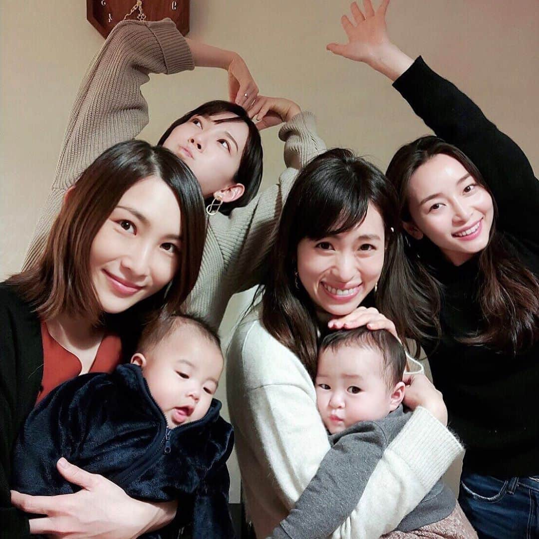 佐々木あさひのインスタグラム：「今年最後の忘年会✨ はあちゅう 、静香ちゃん、さおりちゃんの子供達も大集合！賑やかで楽しかった🥰 . 子供達が来年も健康で元気に大きくなりますように！ 大人達がこれからも心身共に美しく、その周りも幸せにできますように🙏🏻✨」