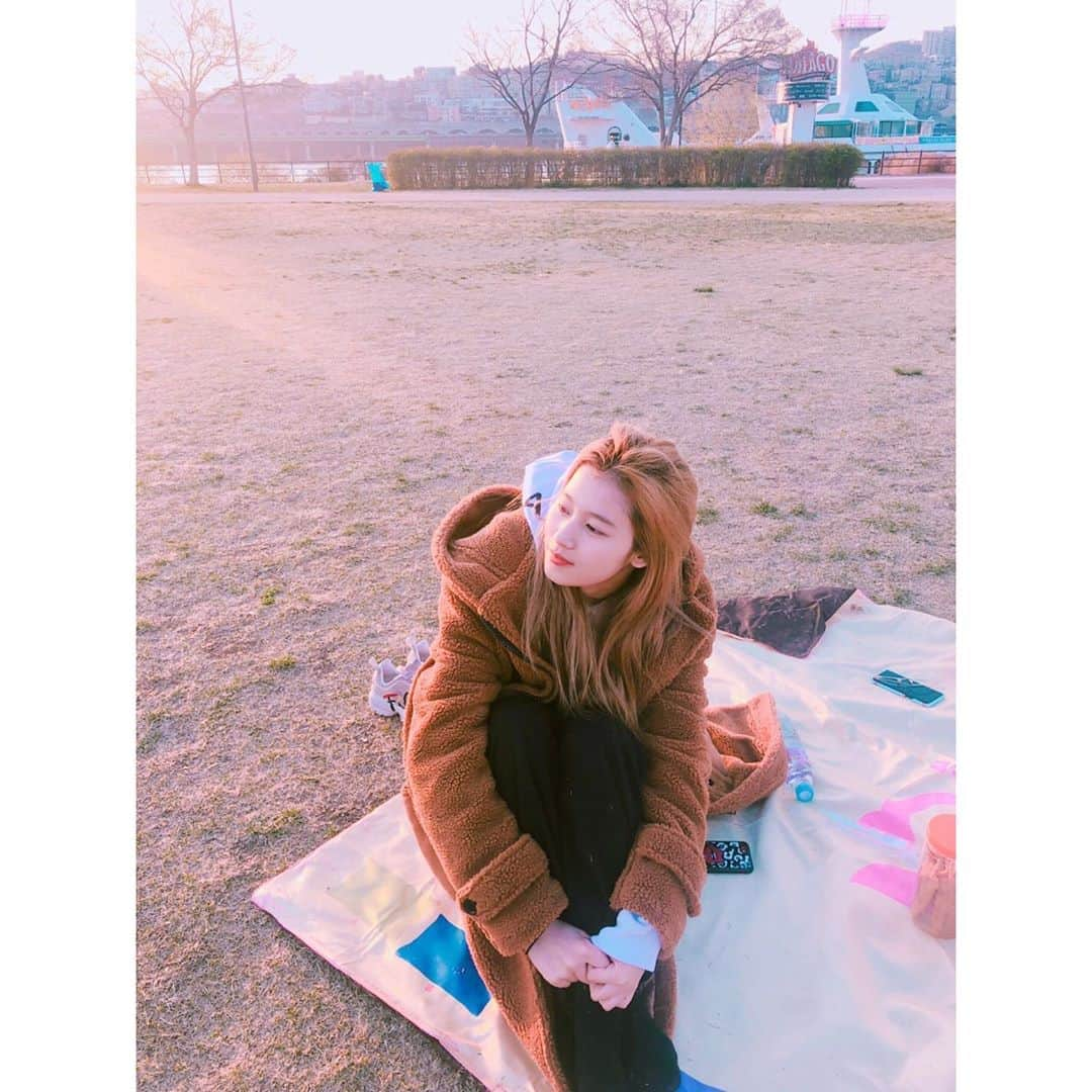 TWICEさんのインスタグラム写真 - (TWICEInstagram)「사나언니~~ 생일 너무너무 추카해🥳🥳🥳💜 💜 大家一起祝Sana姐生日快樂！」12月29日 17時21分 - twicetagram