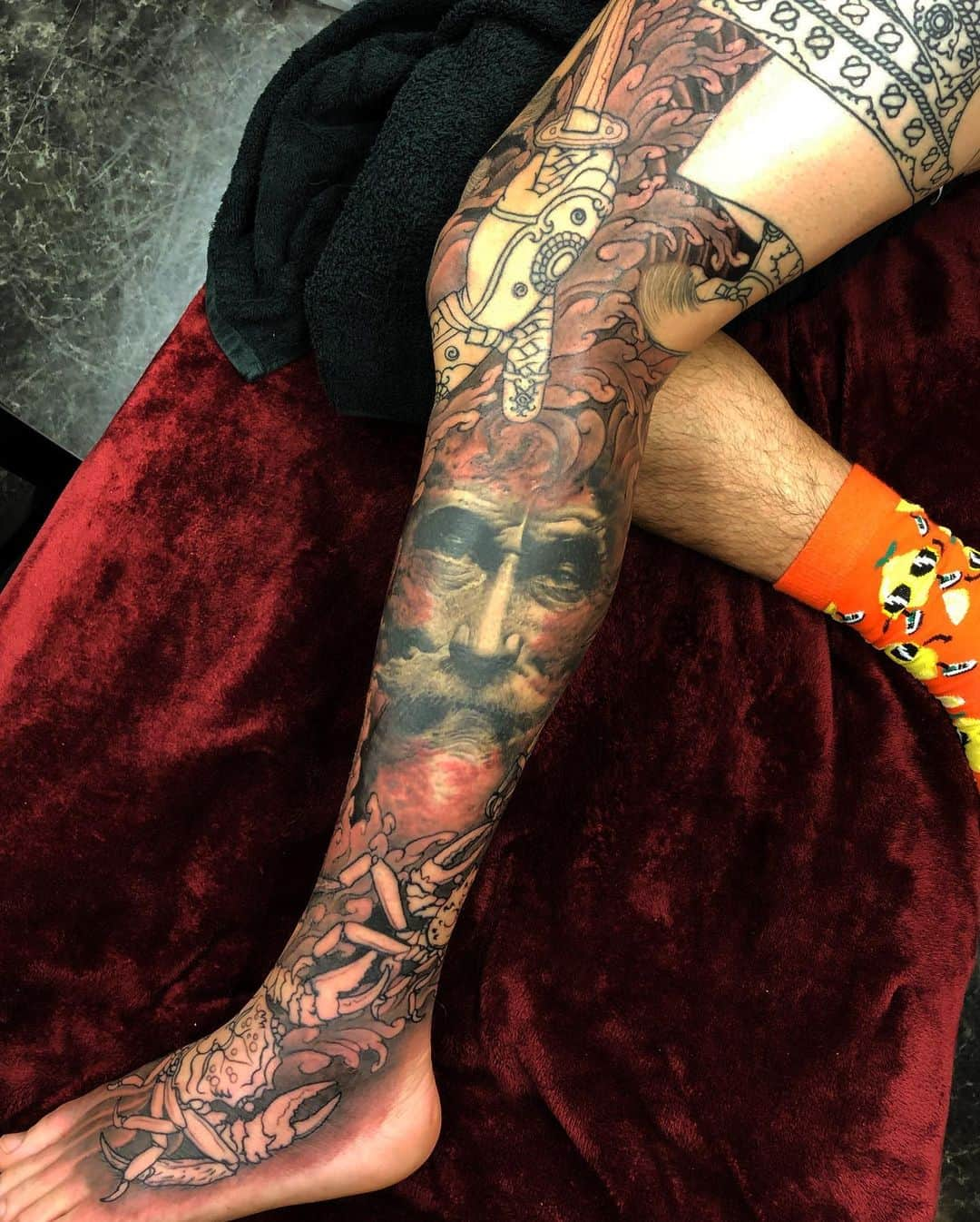 SHIGEさんのインスタグラム写真 - (SHIGEInstagram)「In progress,, just added more subject by freehand for “Funa Benkei” project,, and that amazing portrait is by my good friend @roberthernandeztattoos , Just connected everything,, Thank you good times! @mosmoi  Otsukaresama deshita!  _  #shige #shigetattoo #shigeyellowblaze #yellowblazetattoo #黄炎 #船弁慶 #弁慶 #平知盛 #大物浦 #義経千本桜 #日本刺青 #武者絵 #平家蟹 #funabenkei #benkei #tairanotomomori #heikegani #freehand #japanesetattoo #japaneseart #japan @bishoprotary #bishoprotary @inkeeze #inkeeze #dipcaps #bishopfamily #fusionink #fusioninkproteam」12月29日 17時37分 - shige_yellowblaze