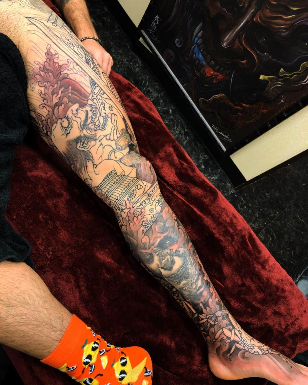 SHIGEさんのインスタグラム写真 - (SHIGEInstagram)「In progress,, just added more subject by freehand for “Funa Benkei” project,, and that amazing portrait is by my good friend @roberthernandeztattoos , Just connected everything,, Thank you good times! @mosmoi  Otsukaresama deshita!  _  #shige #shigetattoo #shigeyellowblaze #yellowblazetattoo #黄炎 #船弁慶 #弁慶 #平知盛 #大物浦 #義経千本桜 #日本刺青 #武者絵 #平家蟹 #funabenkei #benkei #tairanotomomori #heikegani #freehand #japanesetattoo #japaneseart #japan @bishoprotary #bishoprotary @inkeeze #inkeeze #dipcaps #bishopfamily #fusionink #fusioninkproteam」12月29日 17時37分 - shige_yellowblaze